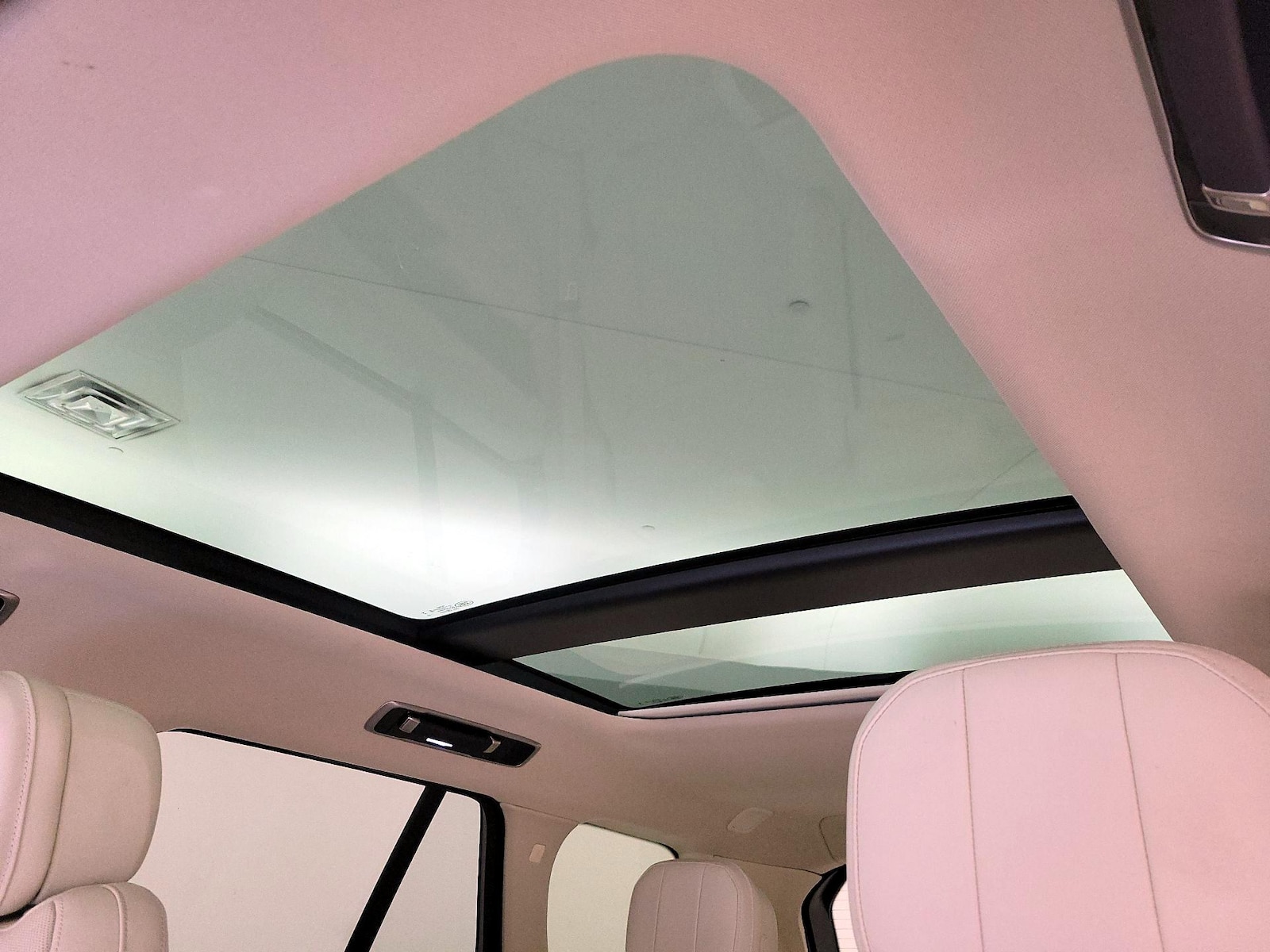 2023 Land Rover Range Rover SE - Photo 21