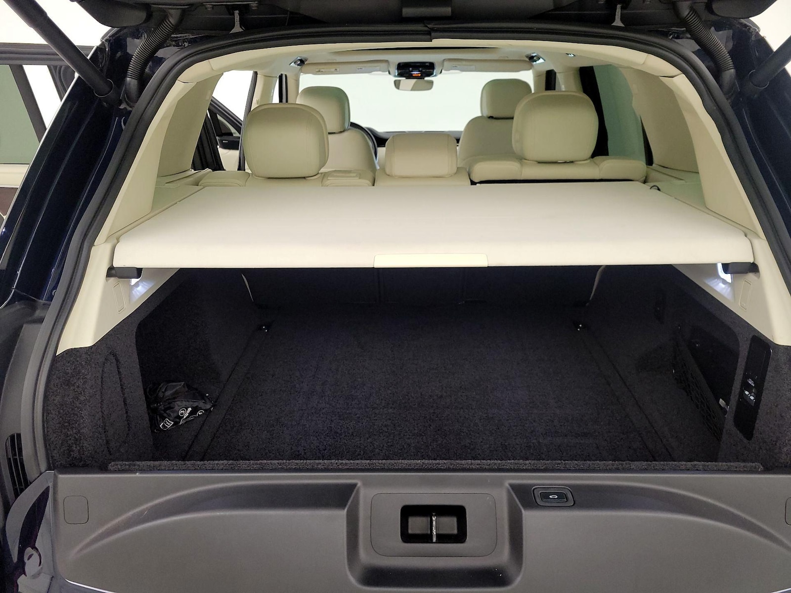 2023 Land Rover Range Rover SE - Photo 23