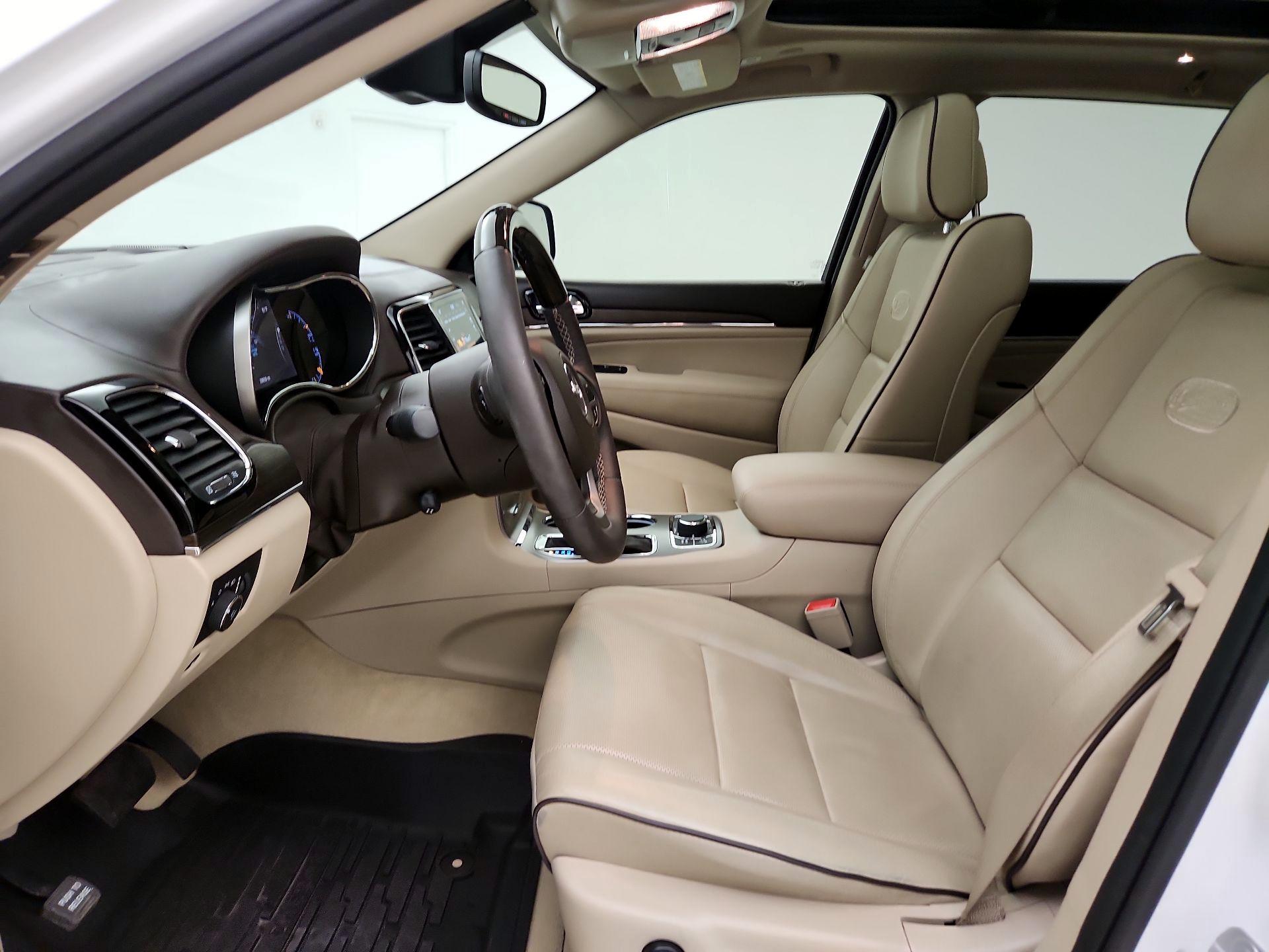 Thumbnail: 2020 Jeep Grand Cherokee - 11
