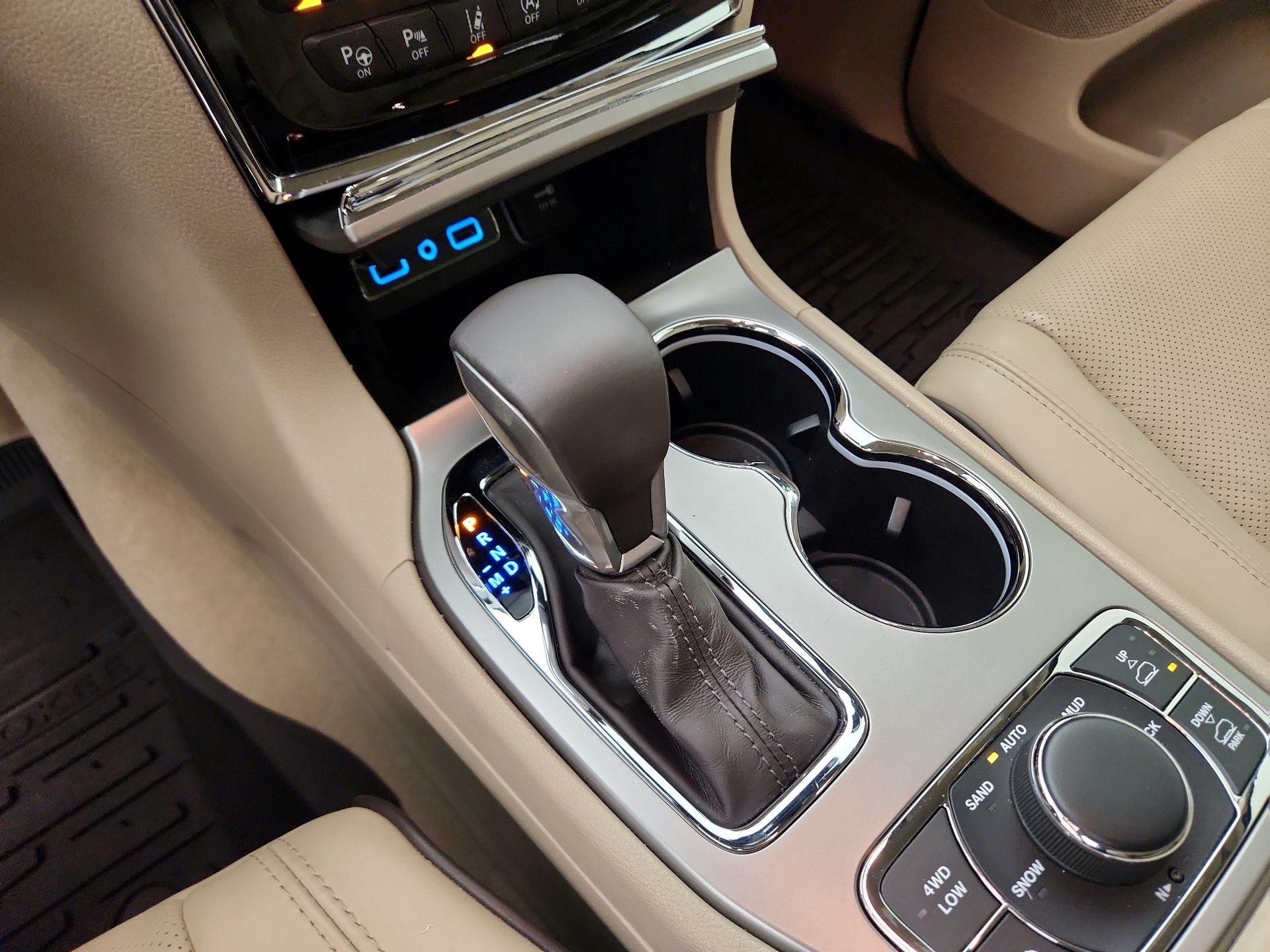 Thumbnail: 2020 Jeep Grand Cherokee - 17