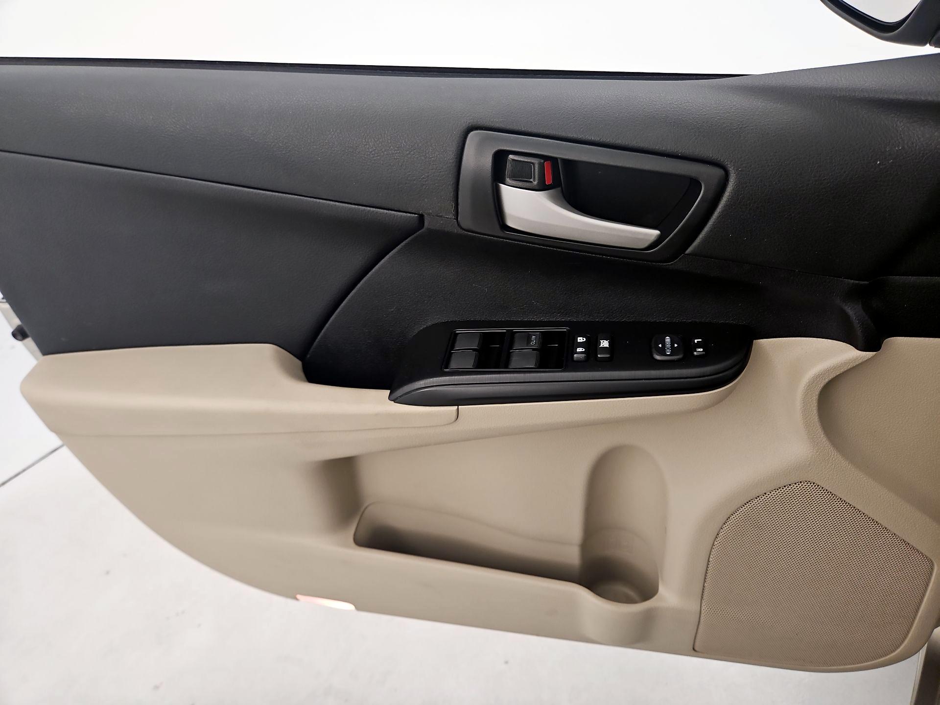 Thumbnail: 2014 Toyota Camry - 12