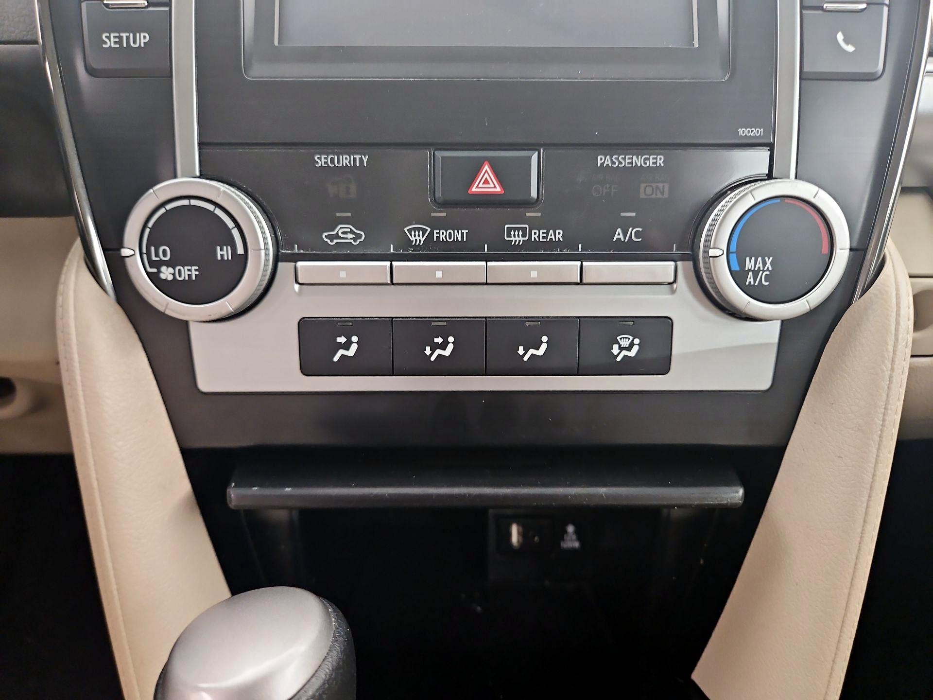 Thumbnail: 2014 Toyota Camry - 16