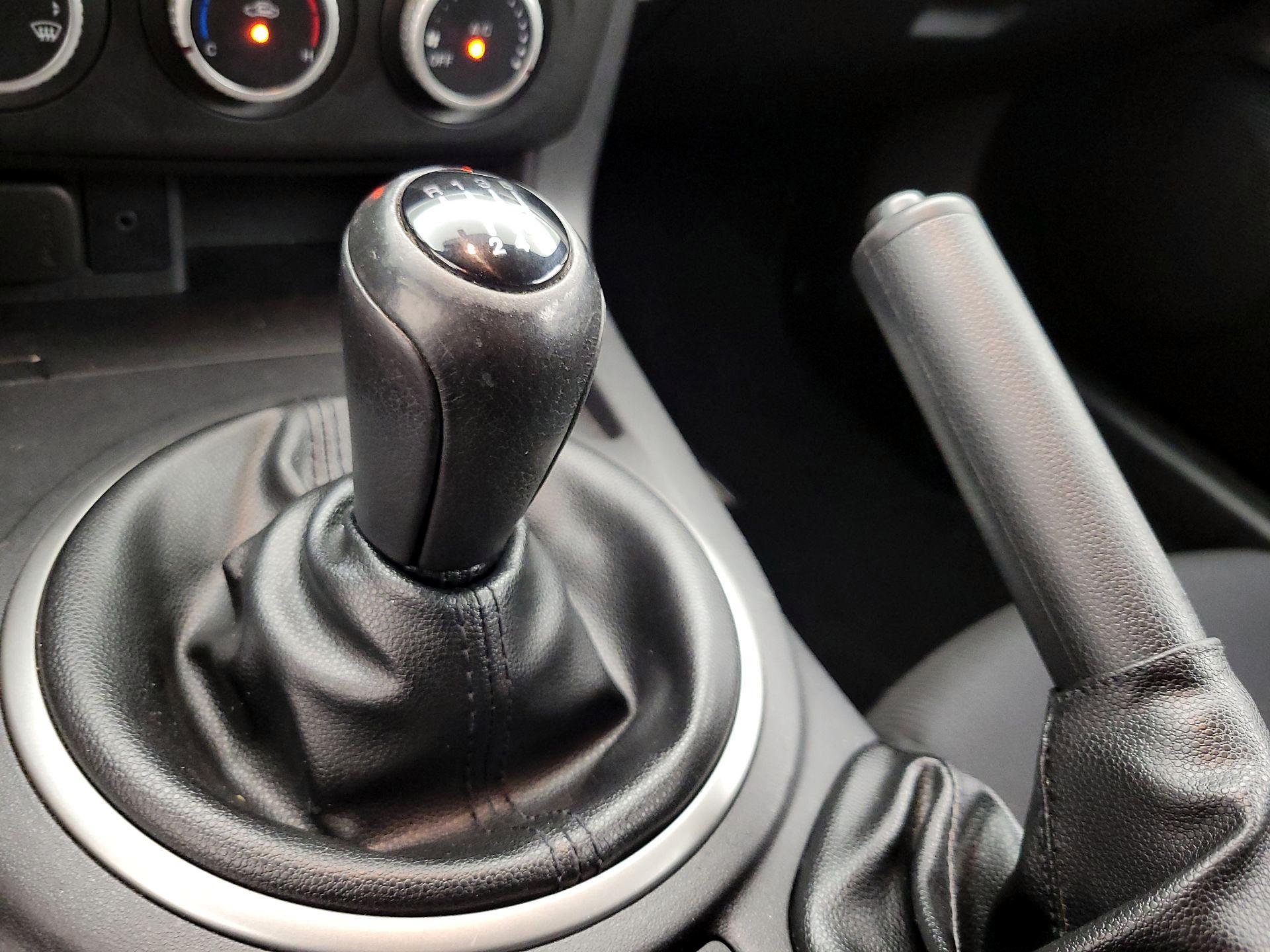 Thumbnail: 2014 Mazda MX-5 Miata - 16
