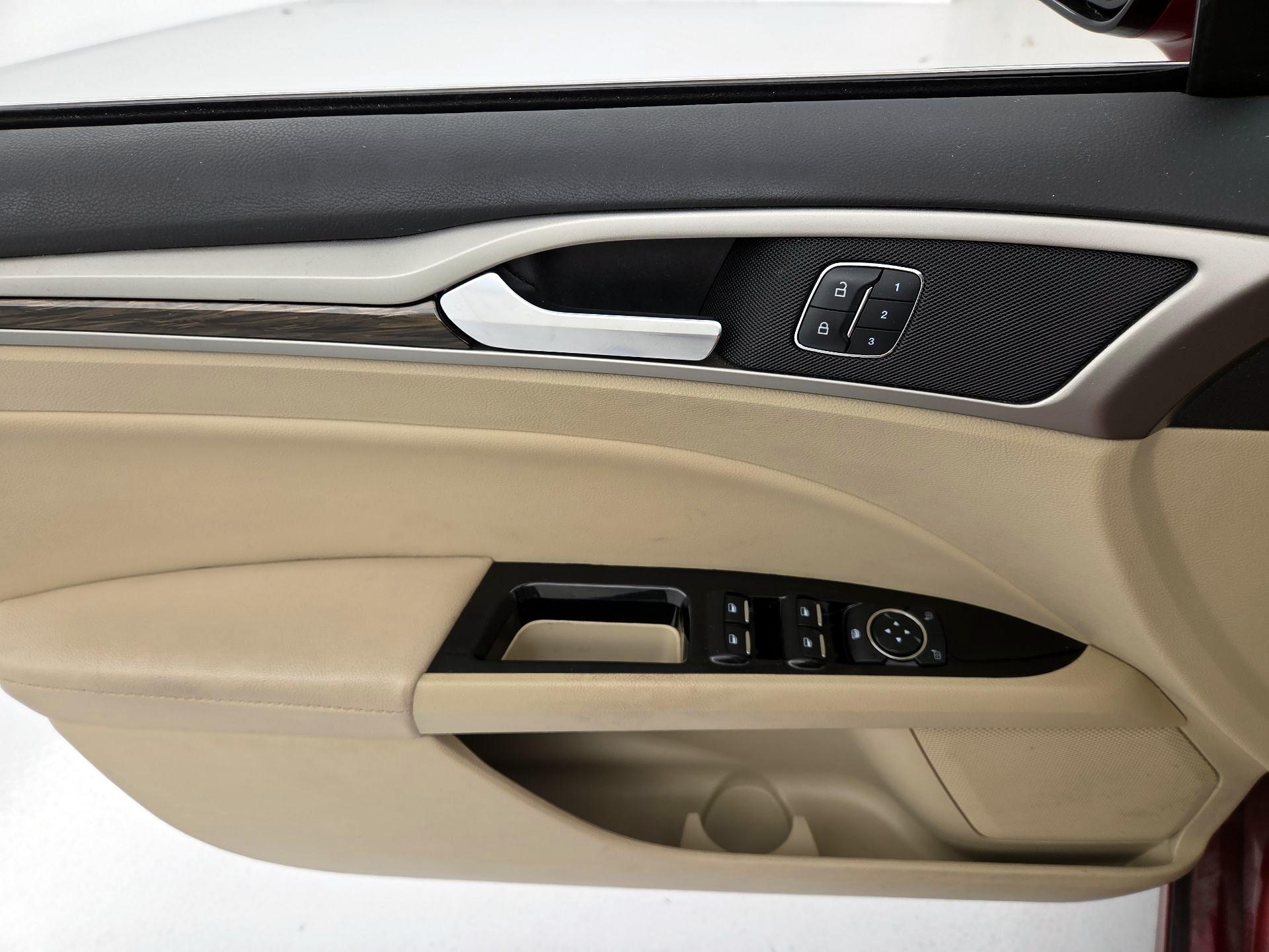Thumbnail: 2016 Ford Fusion - 12