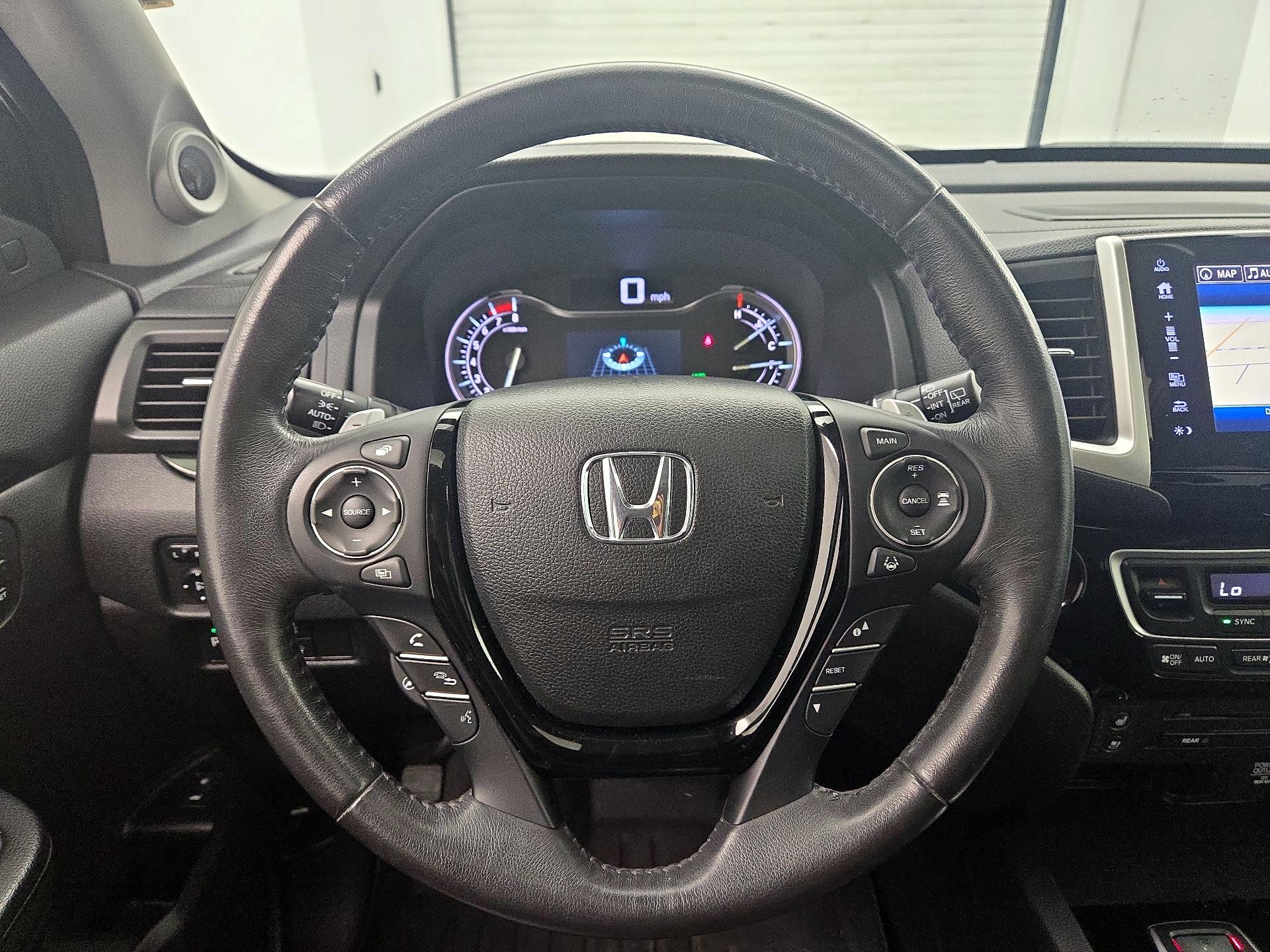 Thumbnail: 2017 Honda Pilot - 10