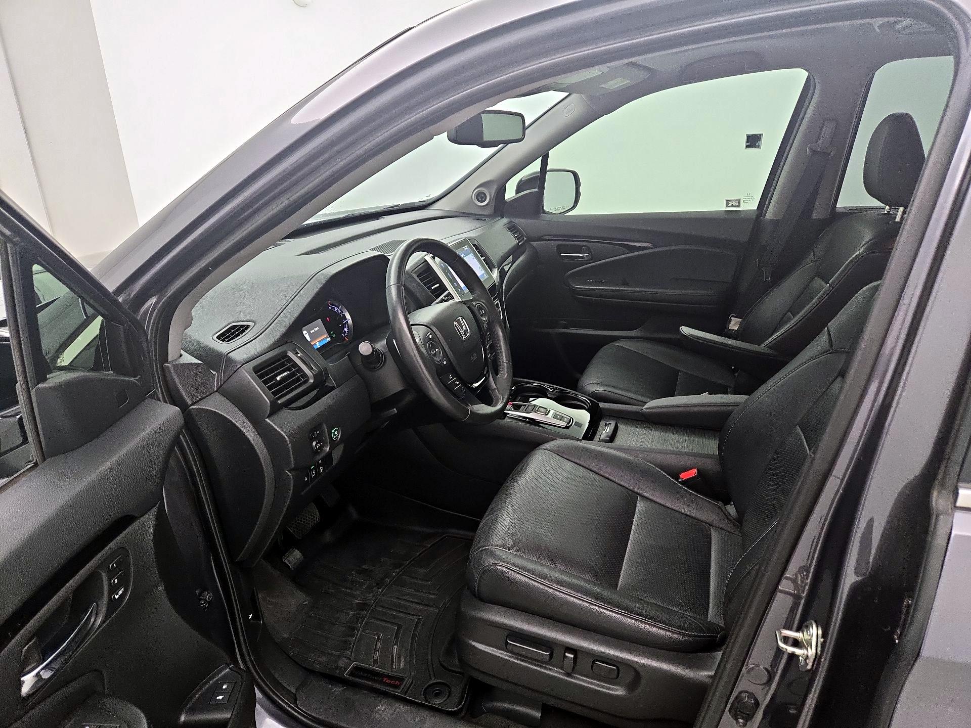 Thumbnail: 2017 Honda Pilot - 11