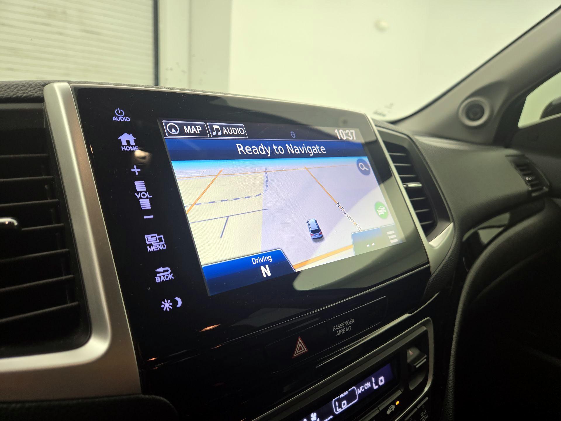 Thumbnail: 2017 Honda Pilot - 14