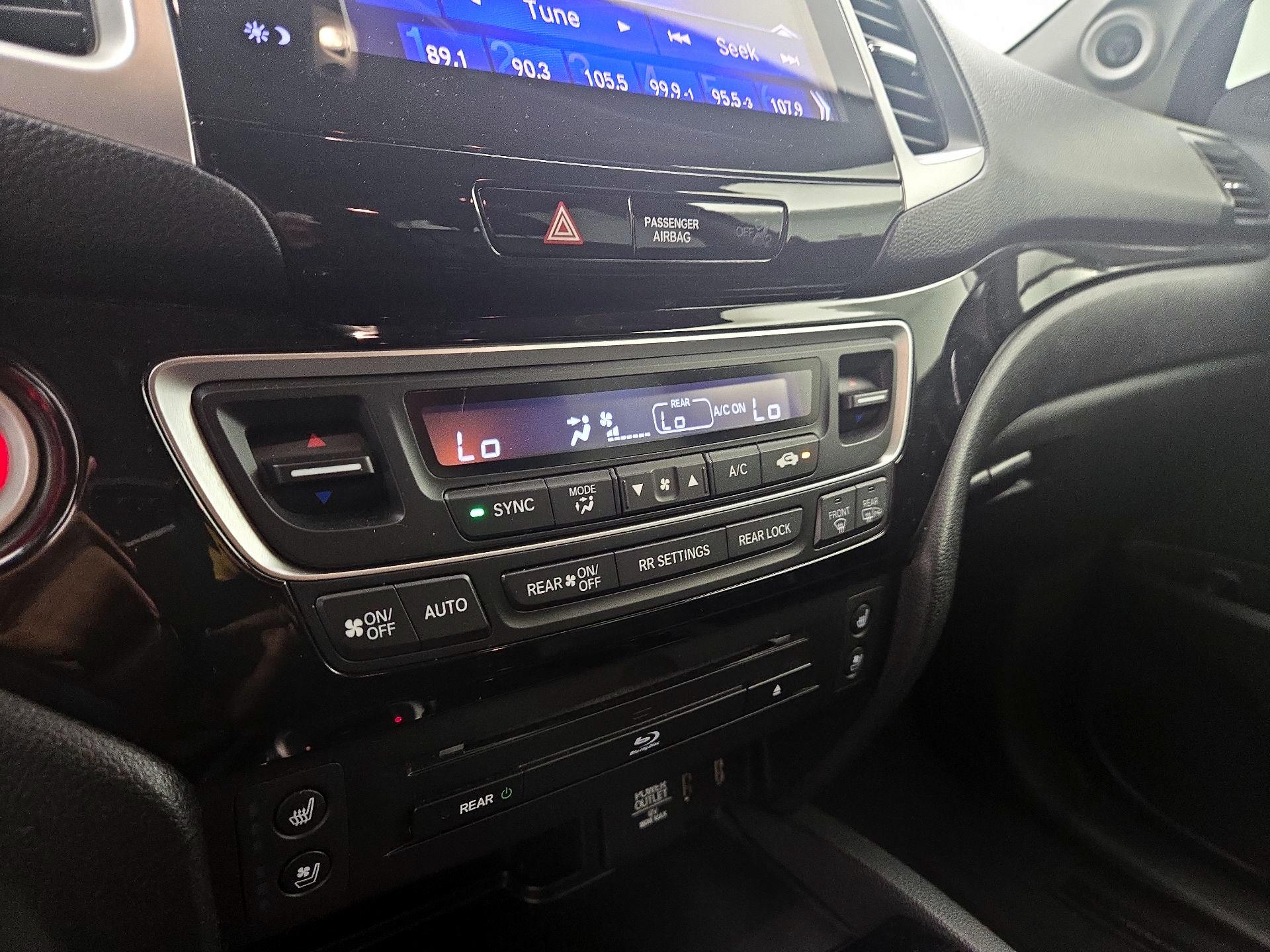 Thumbnail: 2017 Honda Pilot - 17