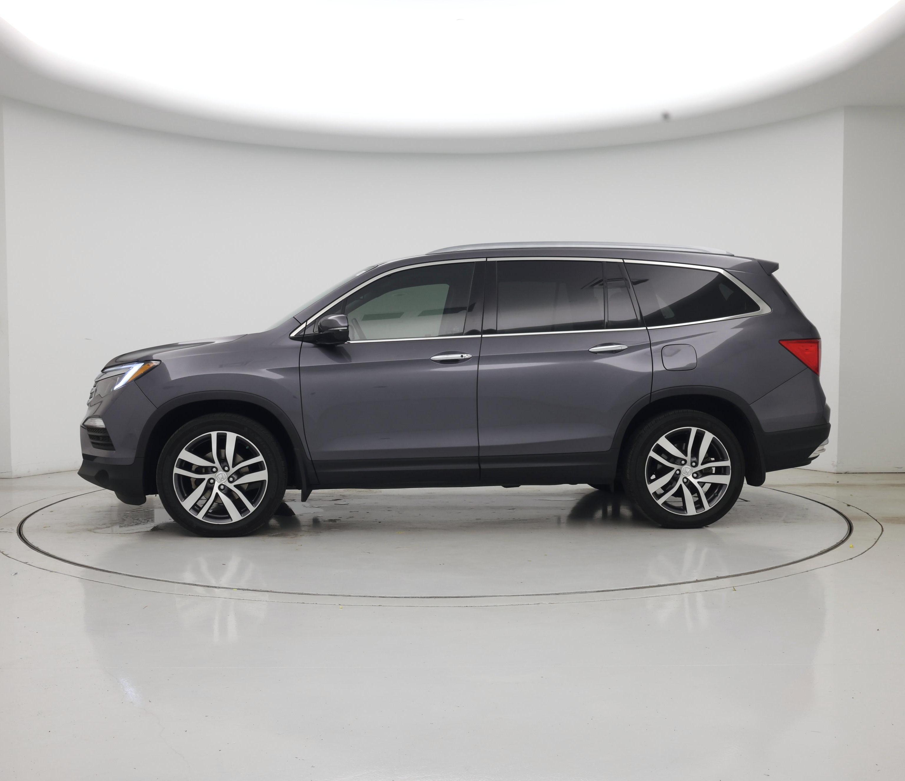 Thumbnail: 2017 Honda Pilot - 3