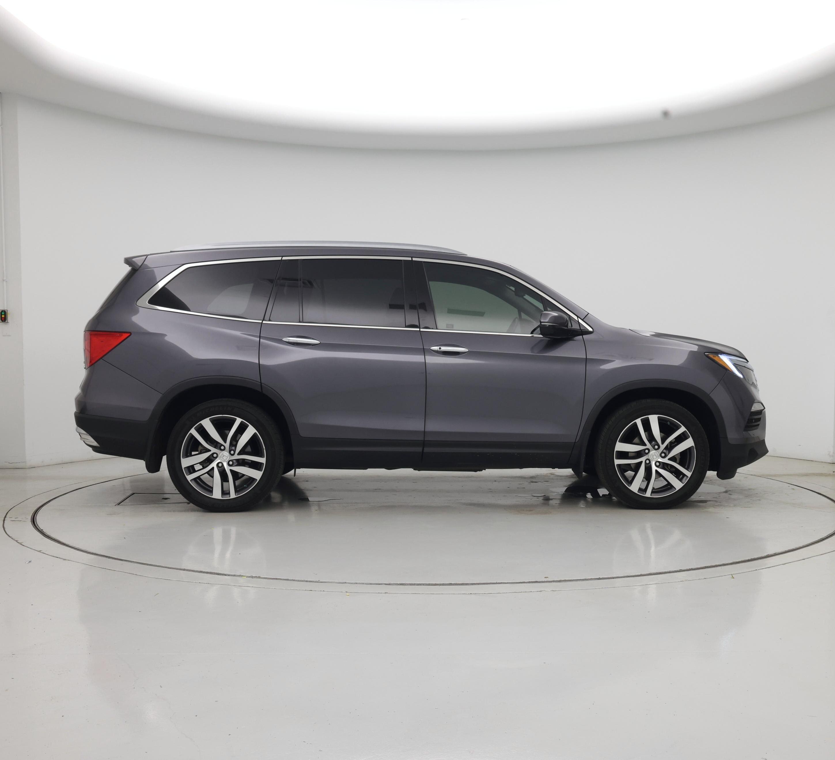 Thumbnail: 2017 Honda Pilot - 7