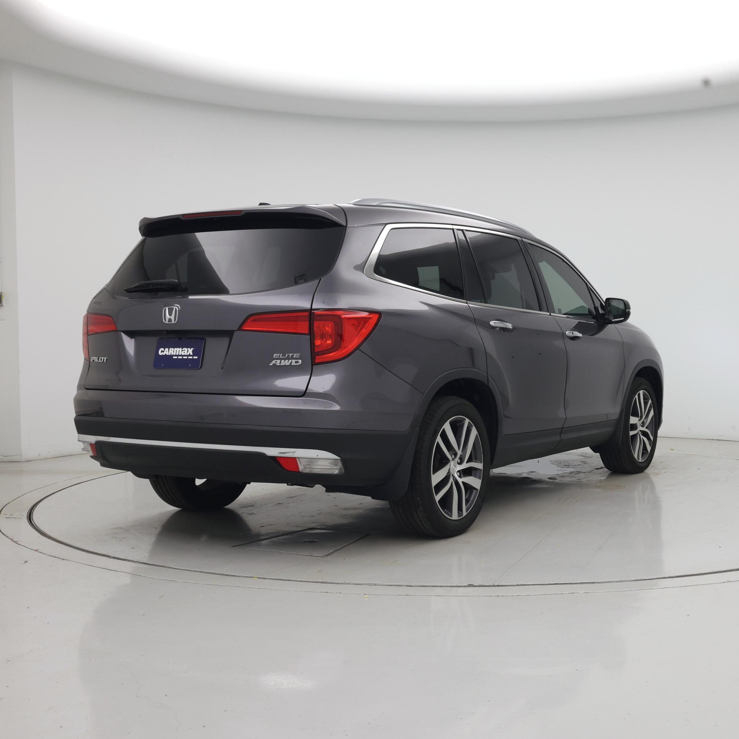 Thumbnail: 2017 Honda Pilot - 8