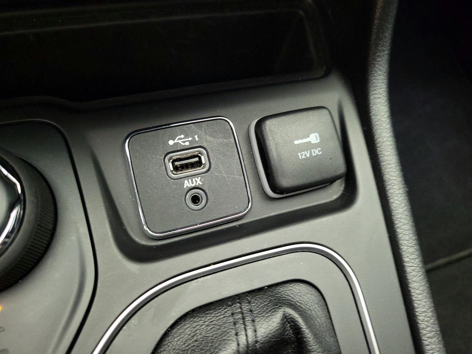 Thumbnail: 2021 Jeep Cherokee - 18