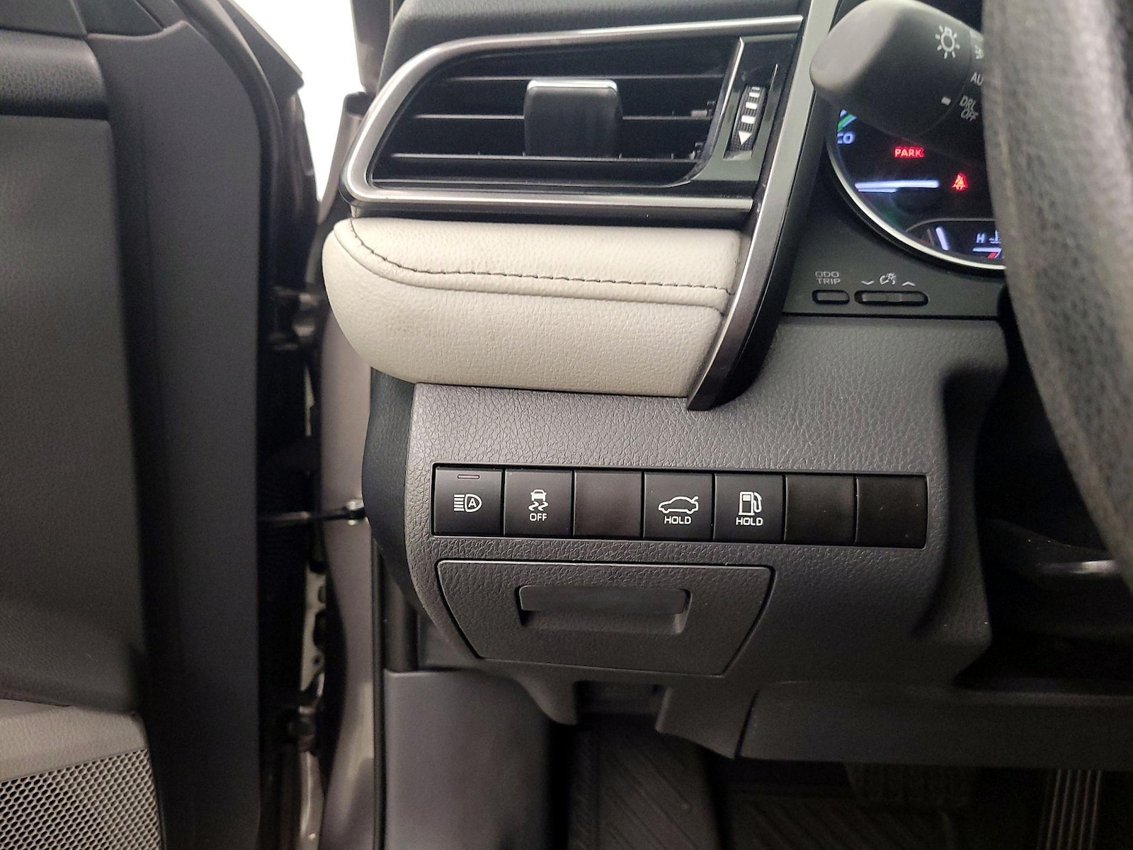 2024 Toyota Camry LE - Photo 14