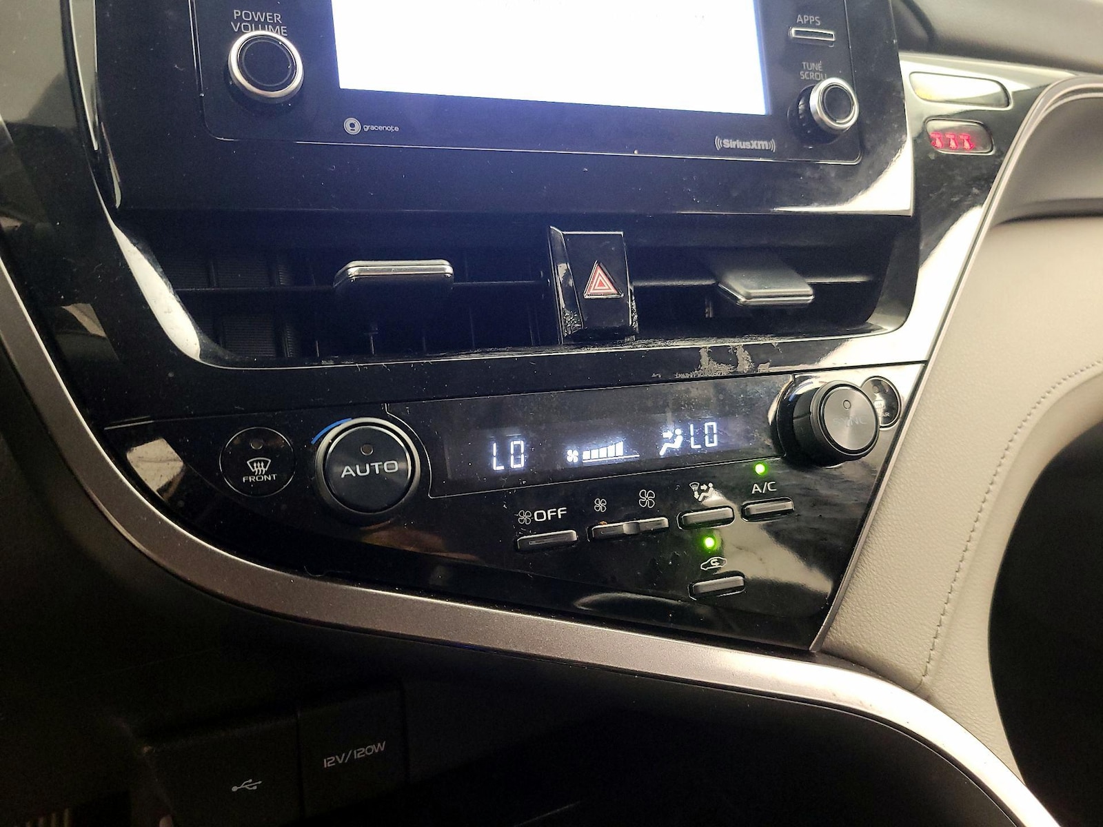 2024 Toyota Camry LE - Photo 17