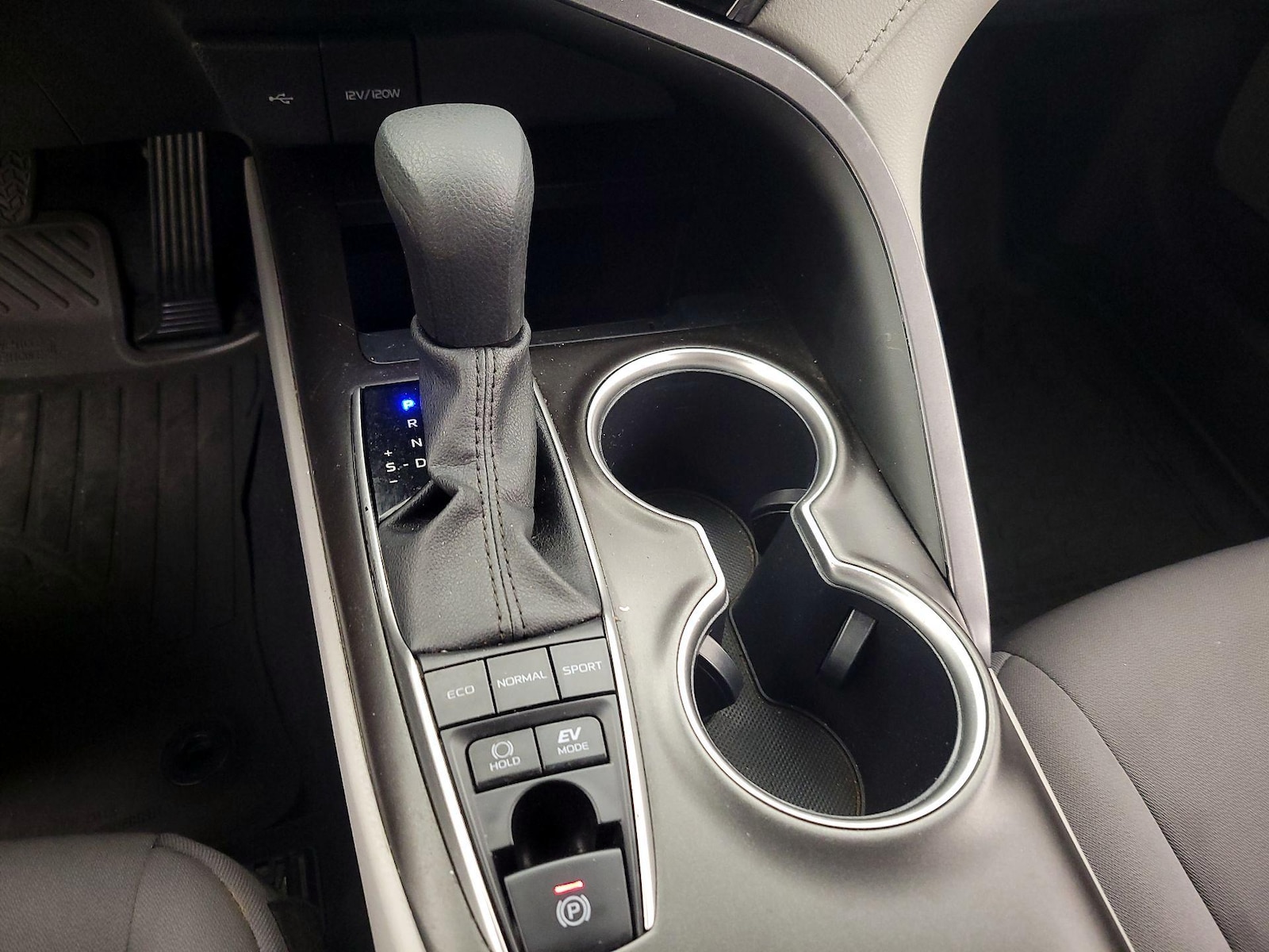 2024 Toyota Camry LE - Photo 18