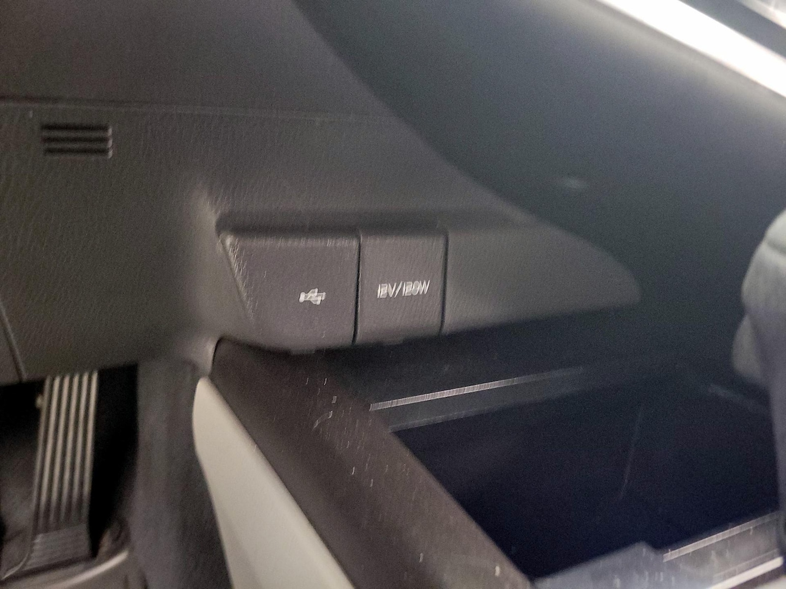 2024 Toyota Camry LE - Photo 19