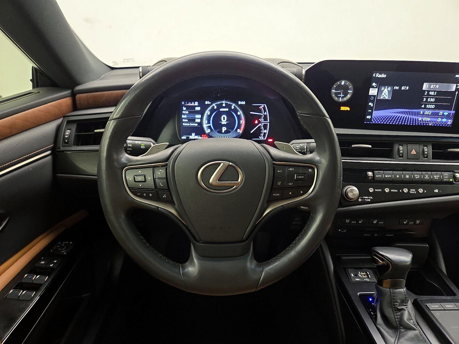 Thumbnail: 2022 Lexus ES - 10
