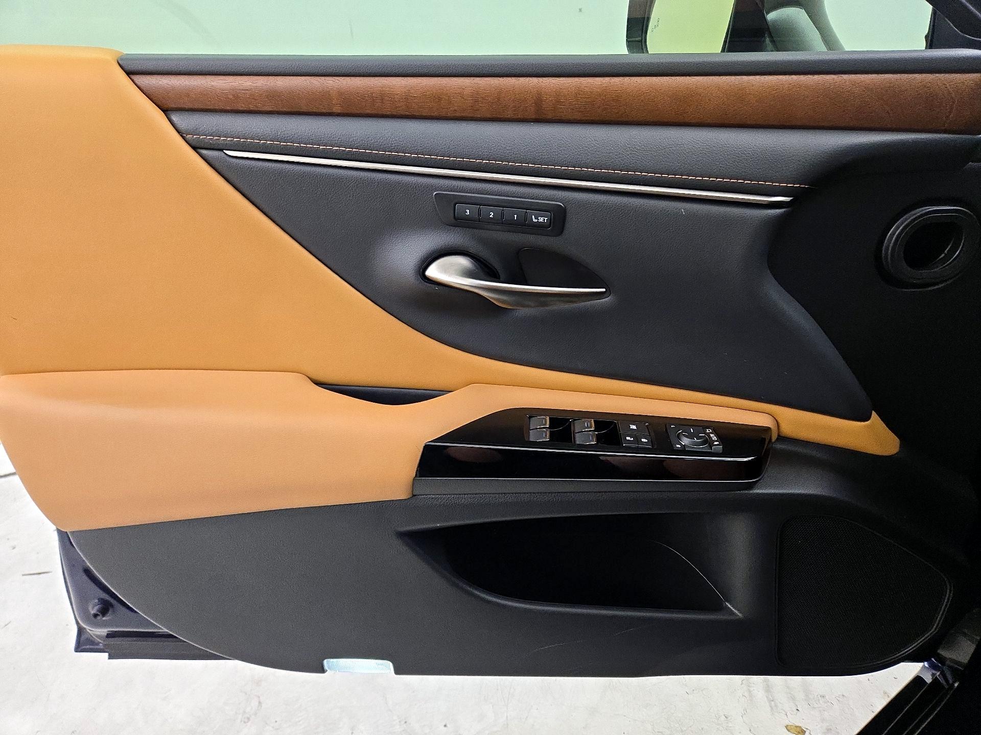 Thumbnail: 2022 Lexus ES - 12