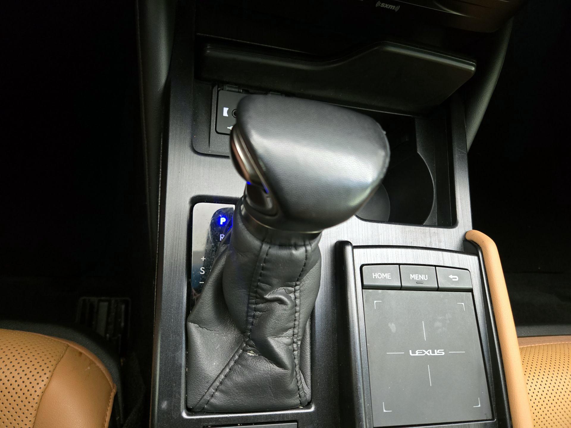 Thumbnail: 2022 Lexus ES - 16