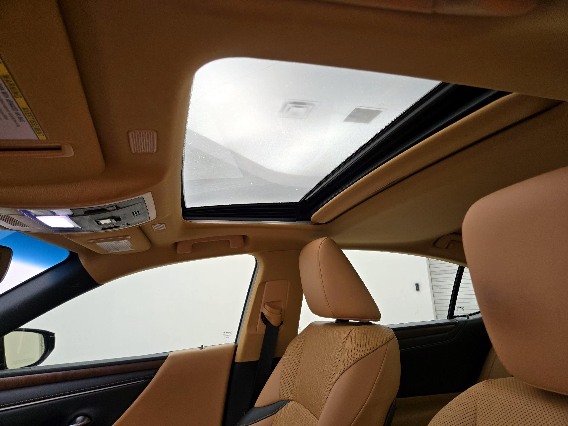 Thumbnail: 2022 Lexus ES - 18