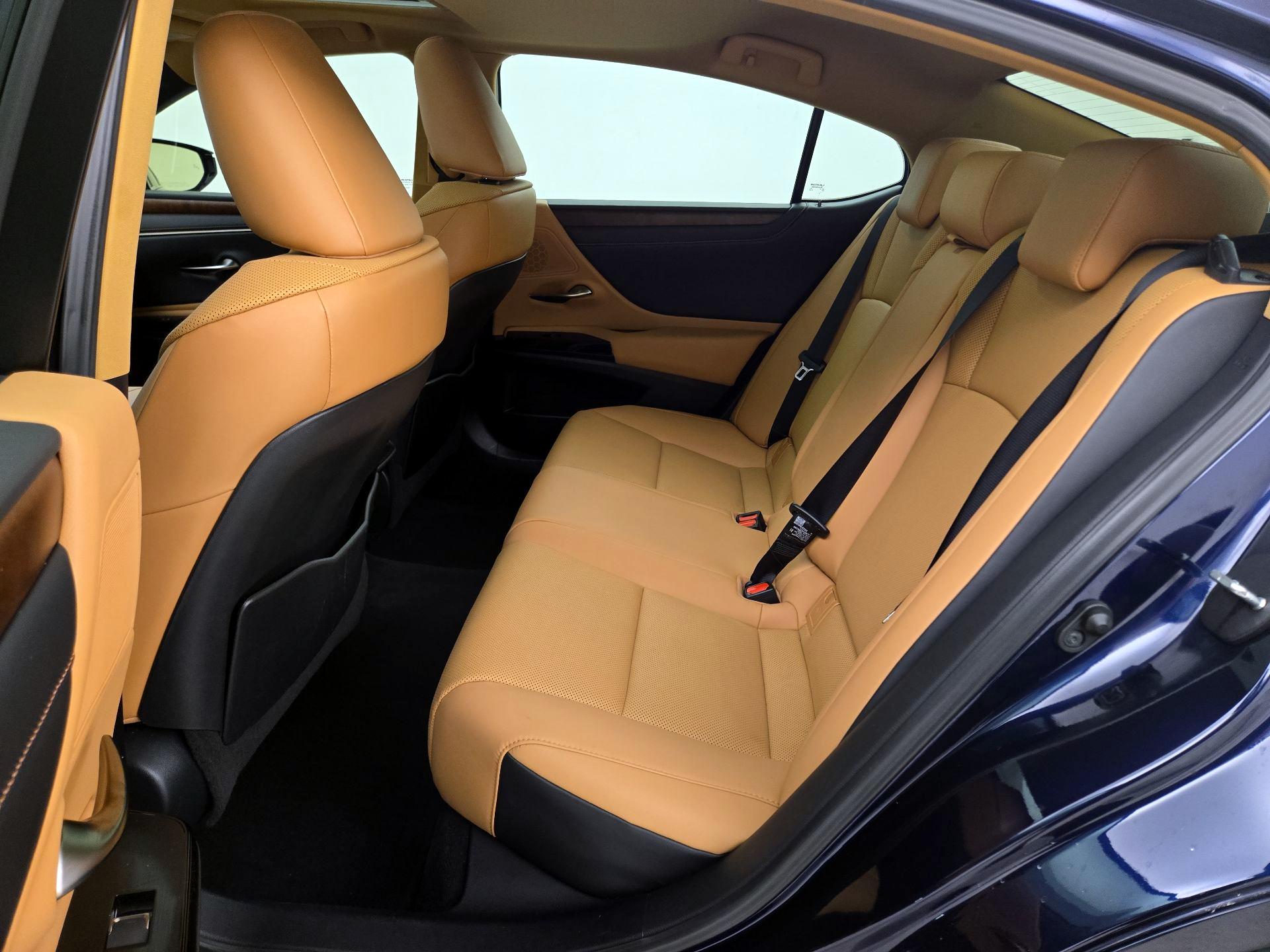 Thumbnail: 2022 Lexus ES - 19