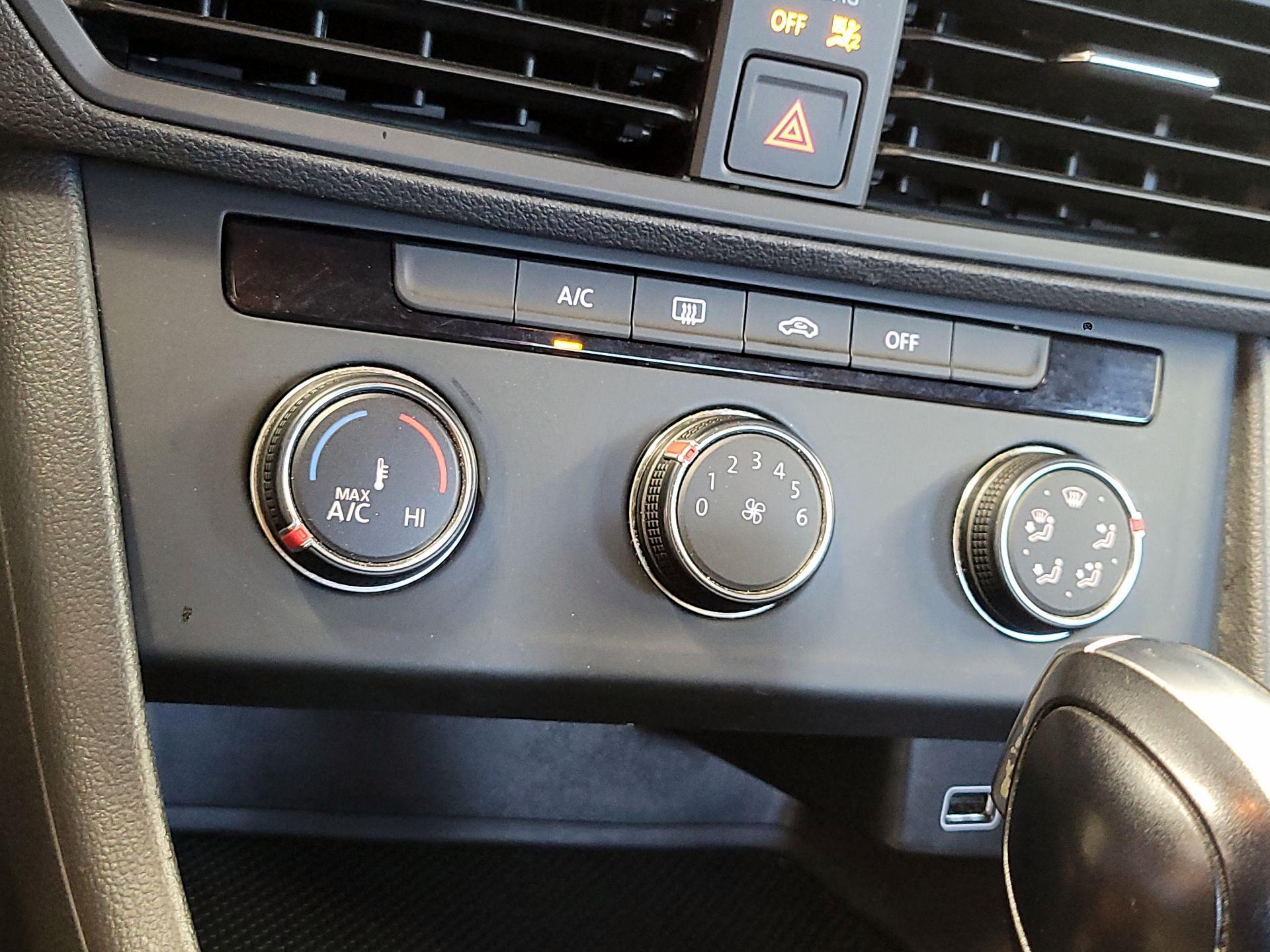 Thumbnail: 2019 Volkswagen Jetta - 16