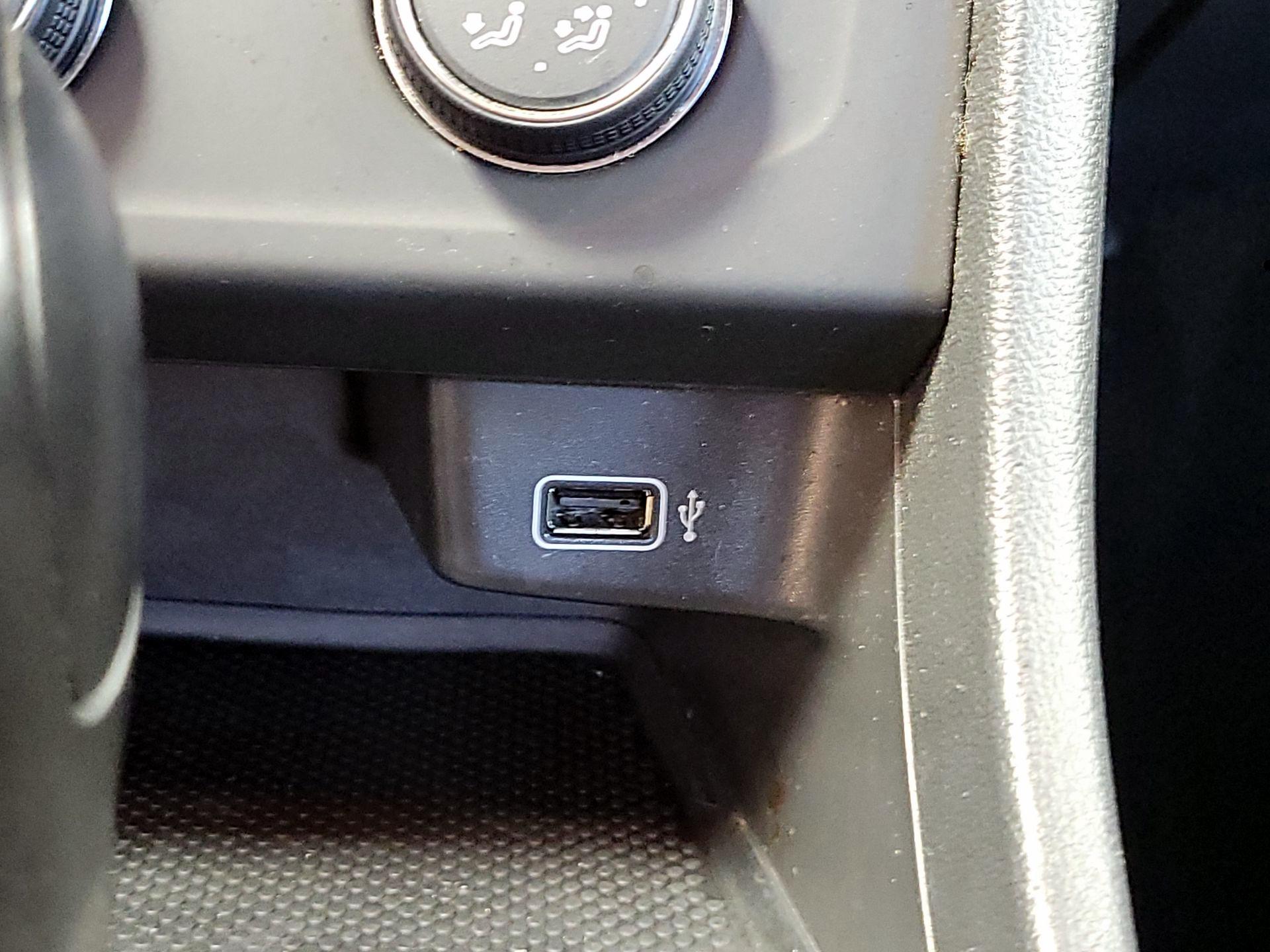 Thumbnail: 2019 Volkswagen Jetta - 18
