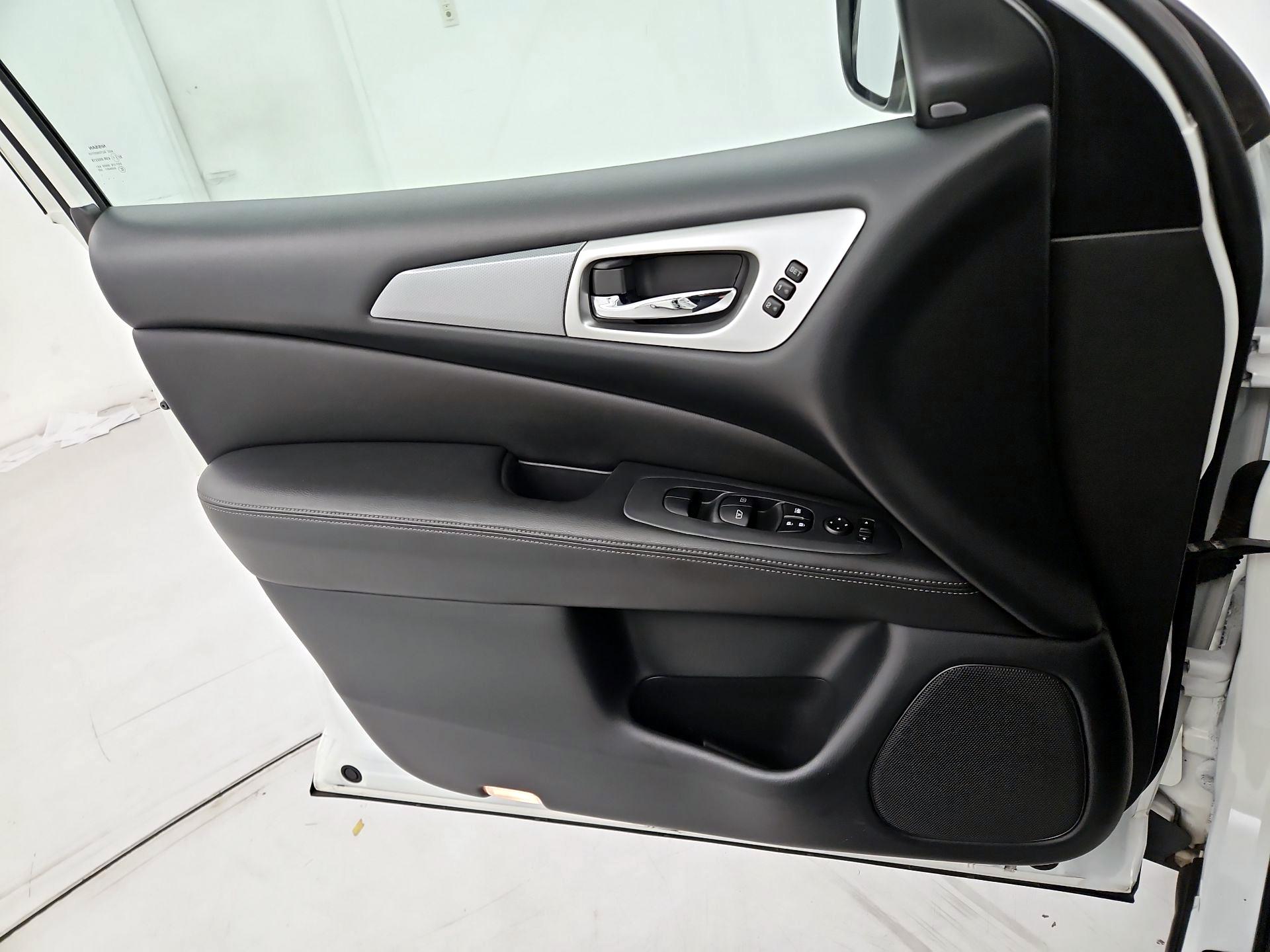 Thumbnail: 2018 Nissan Pathfinder - 12
