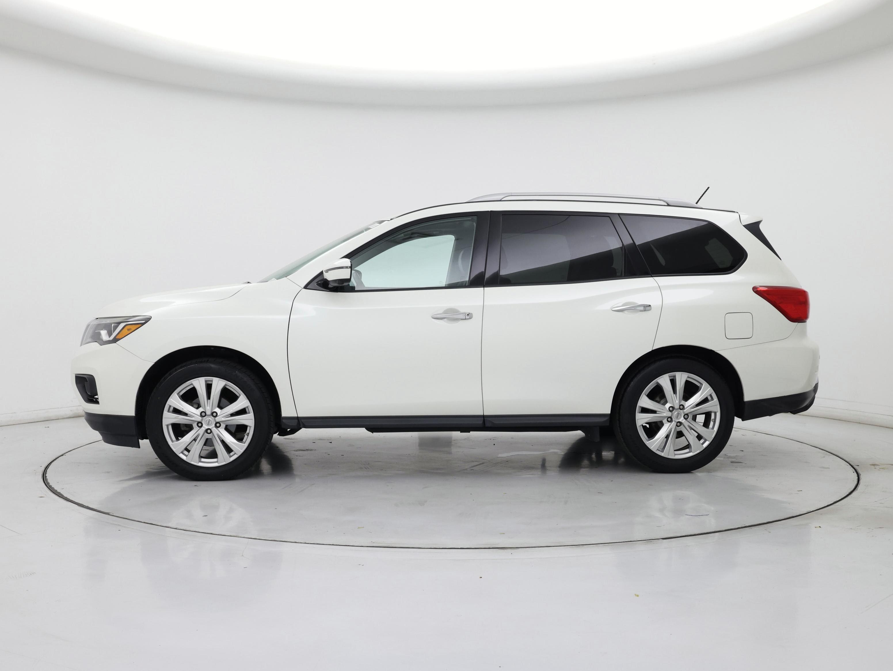 Thumbnail: 2018 Nissan Pathfinder - 3