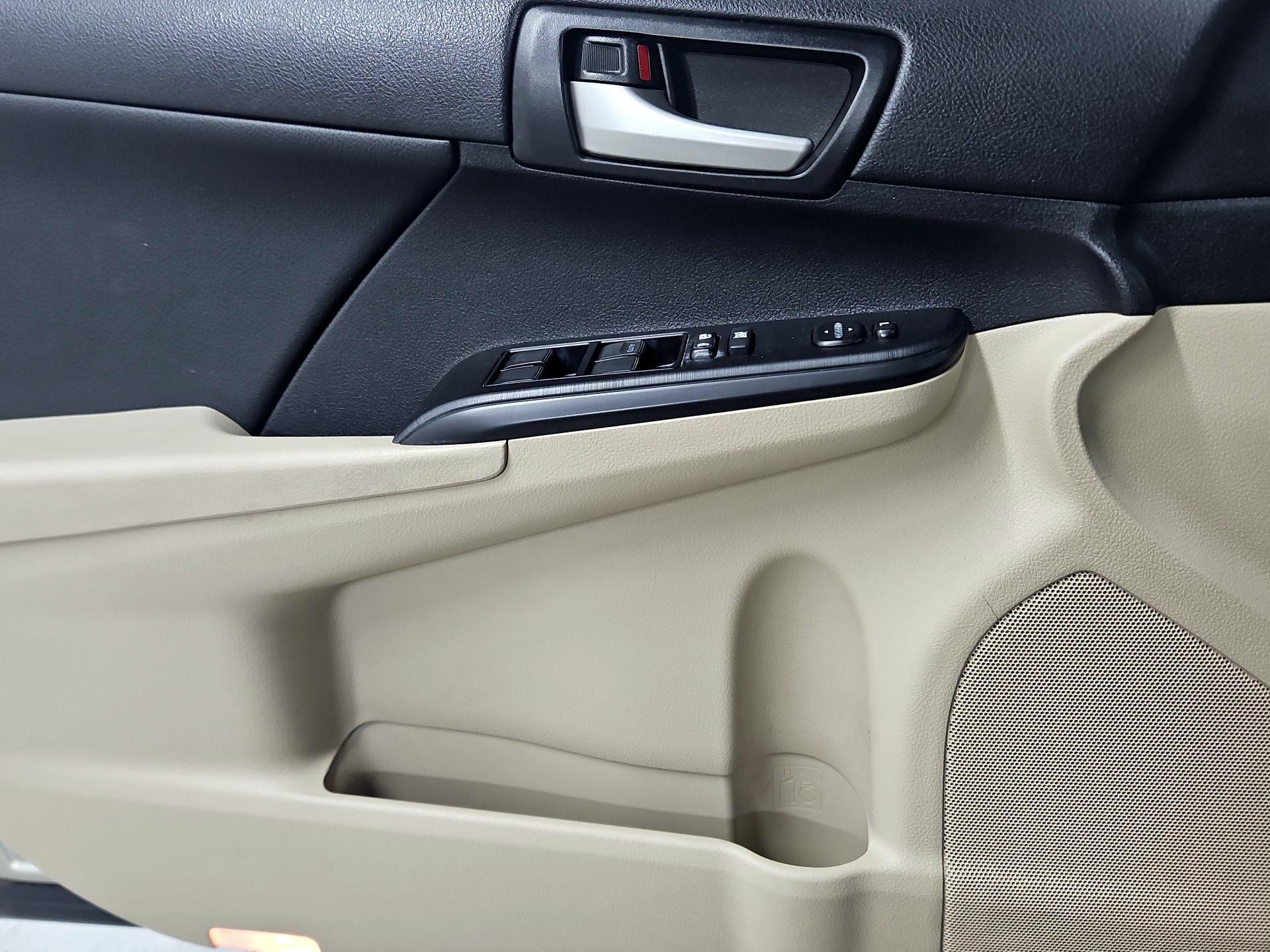 Thumbnail: 2014 Toyota Camry - 12