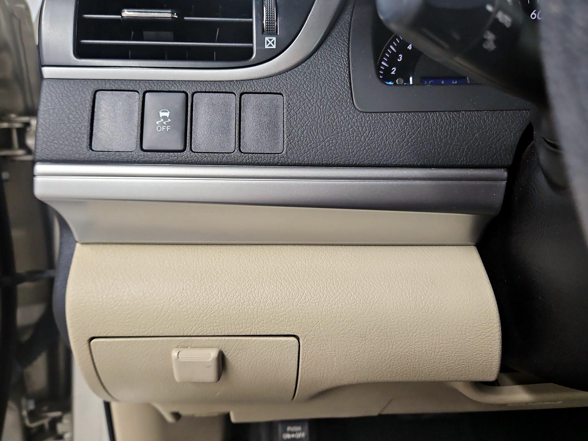 Thumbnail: 2014 Toyota Camry - 13