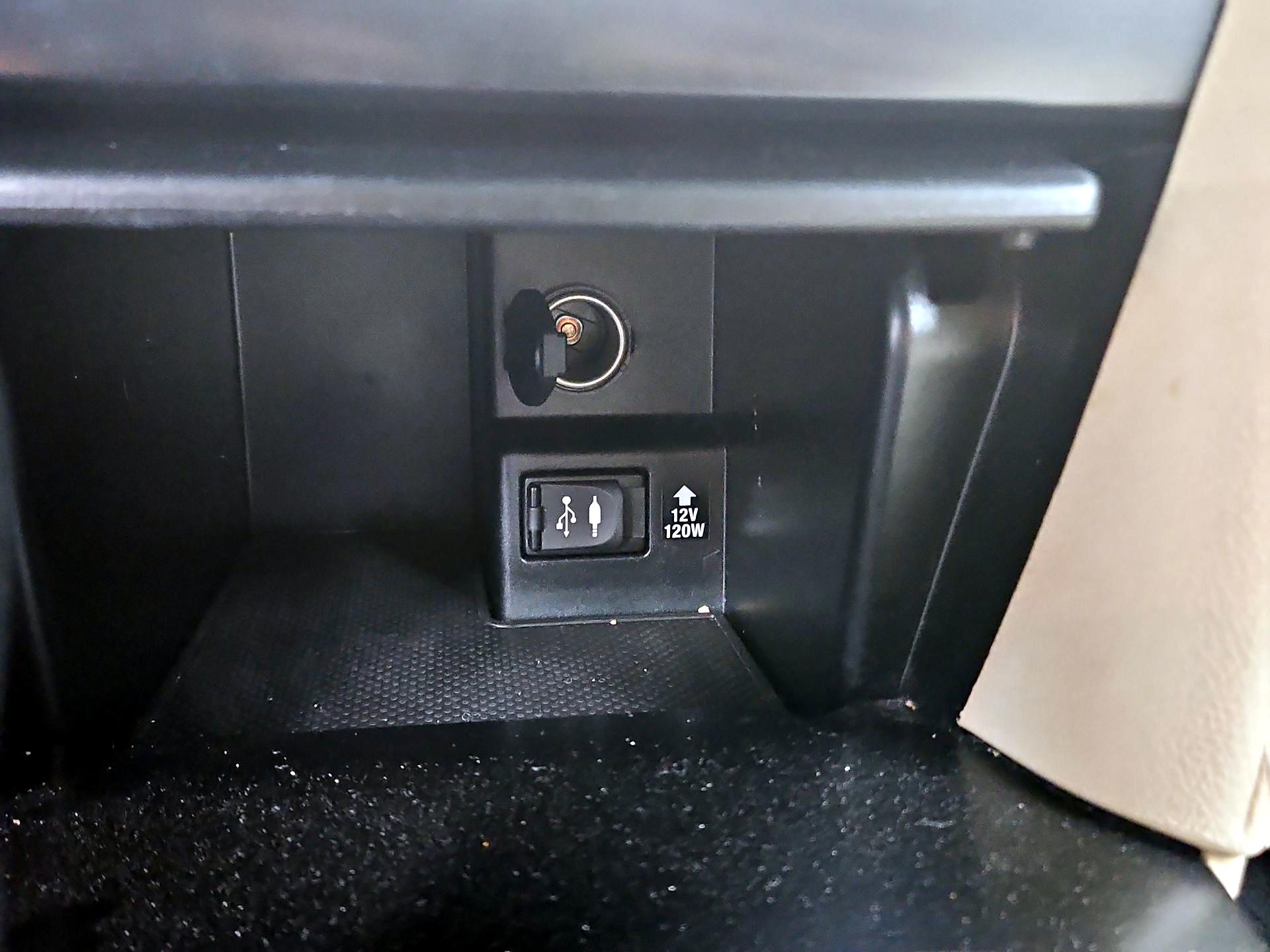 Thumbnail: 2014 Toyota Camry - 18