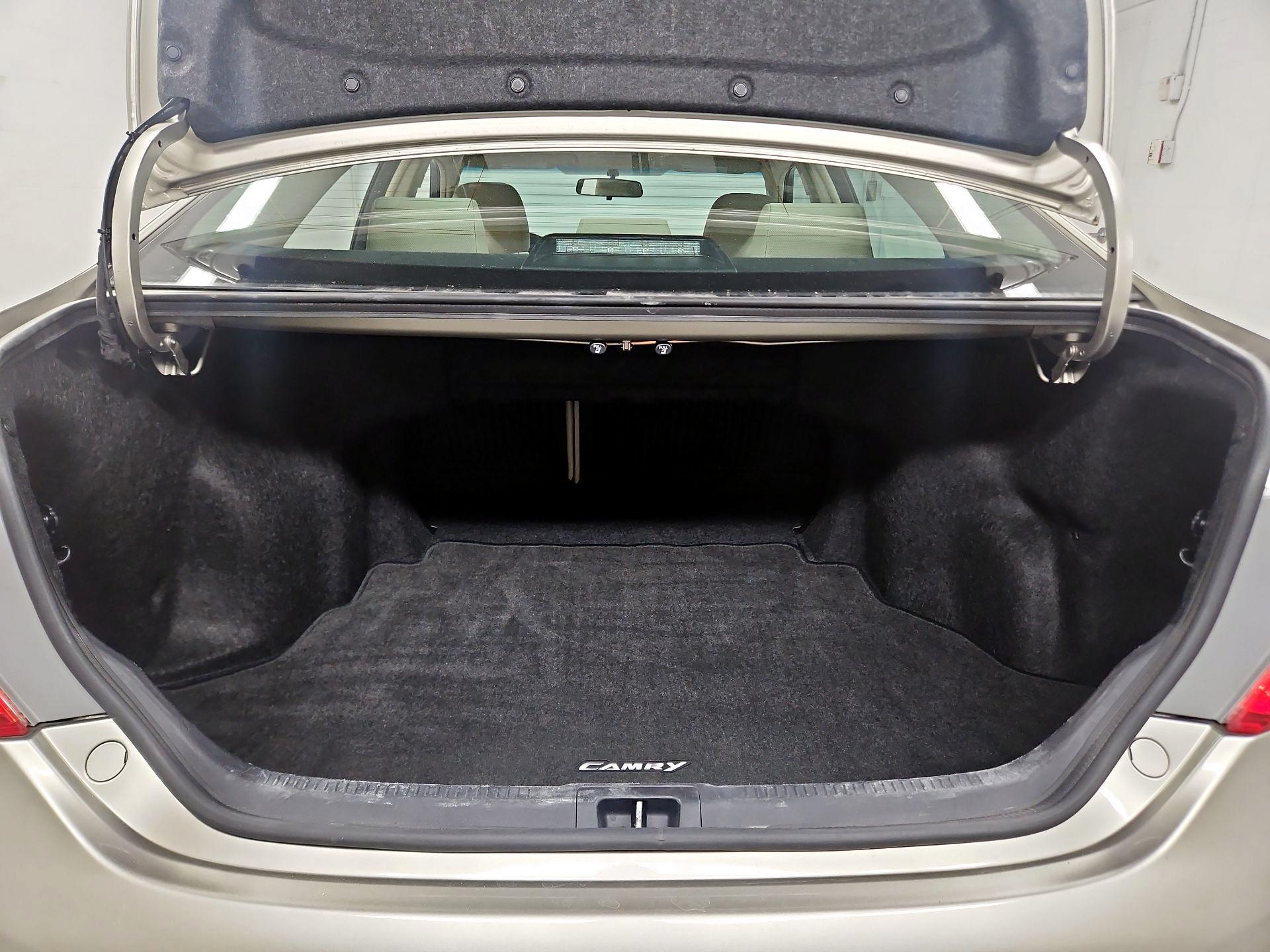 Thumbnail: 2014 Toyota Camry - 20