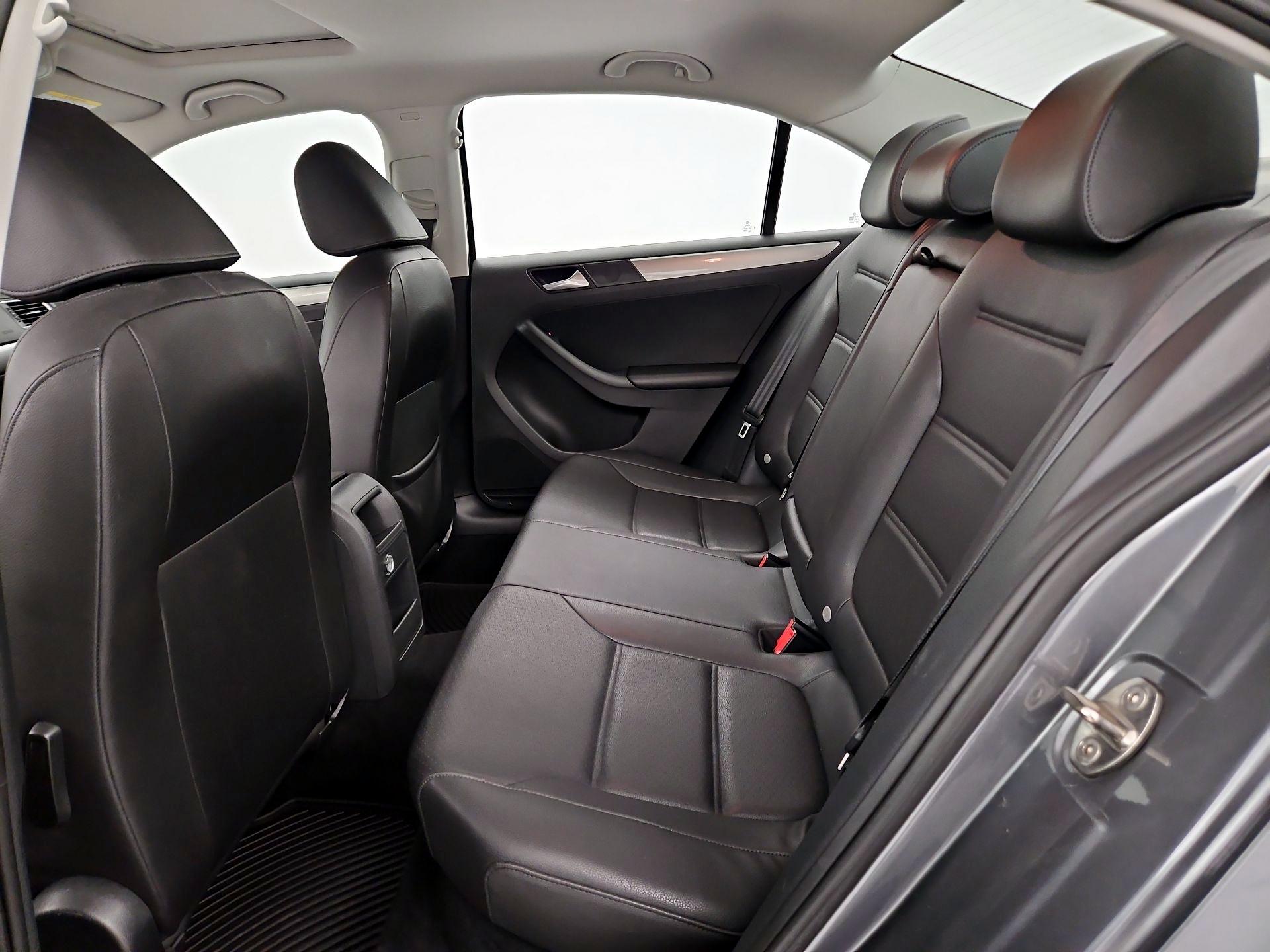 Thumbnail: 2017 Volkswagen Jetta - 18