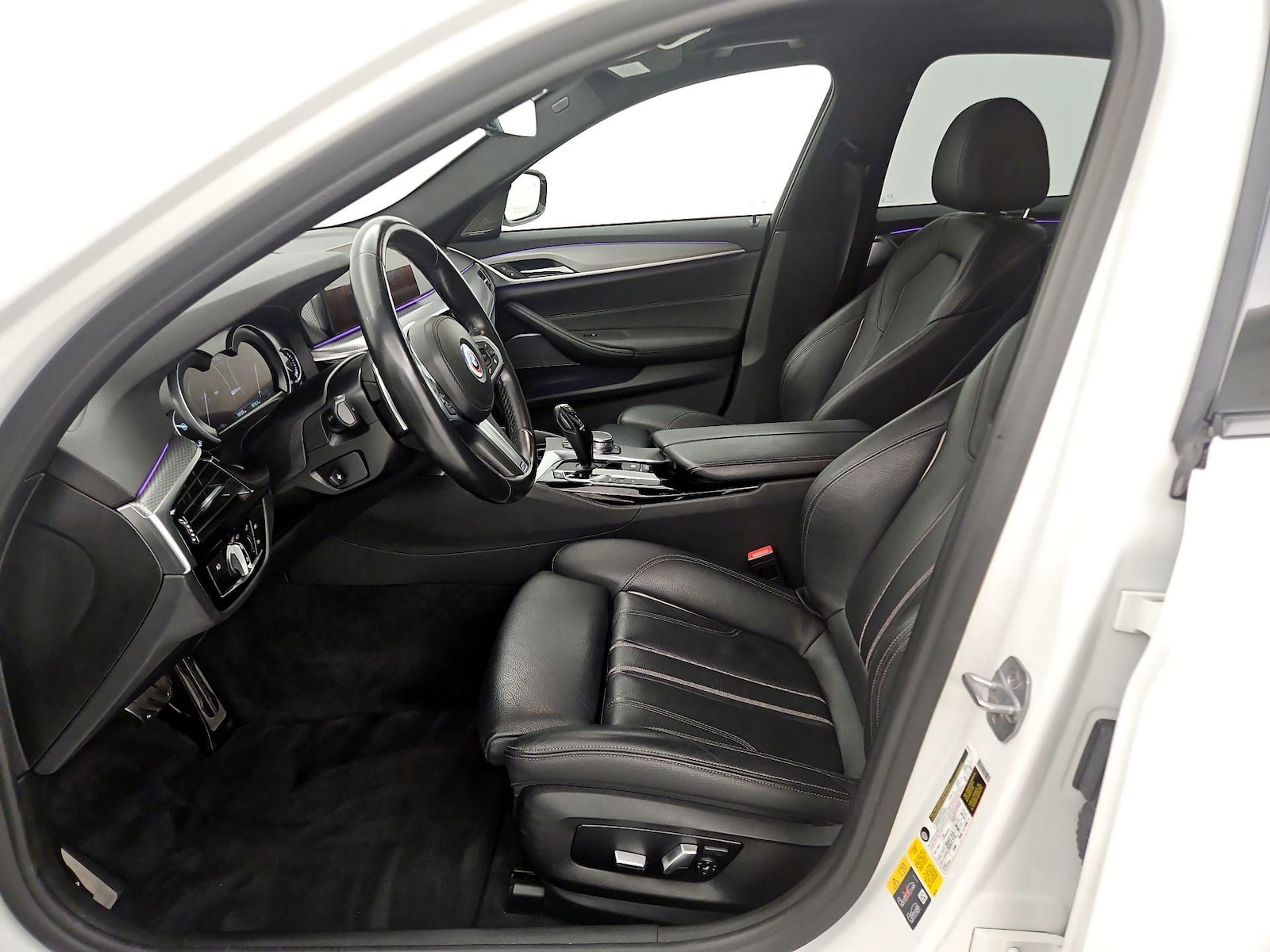 2019 BMW 5 Series 530e - Photo 12
