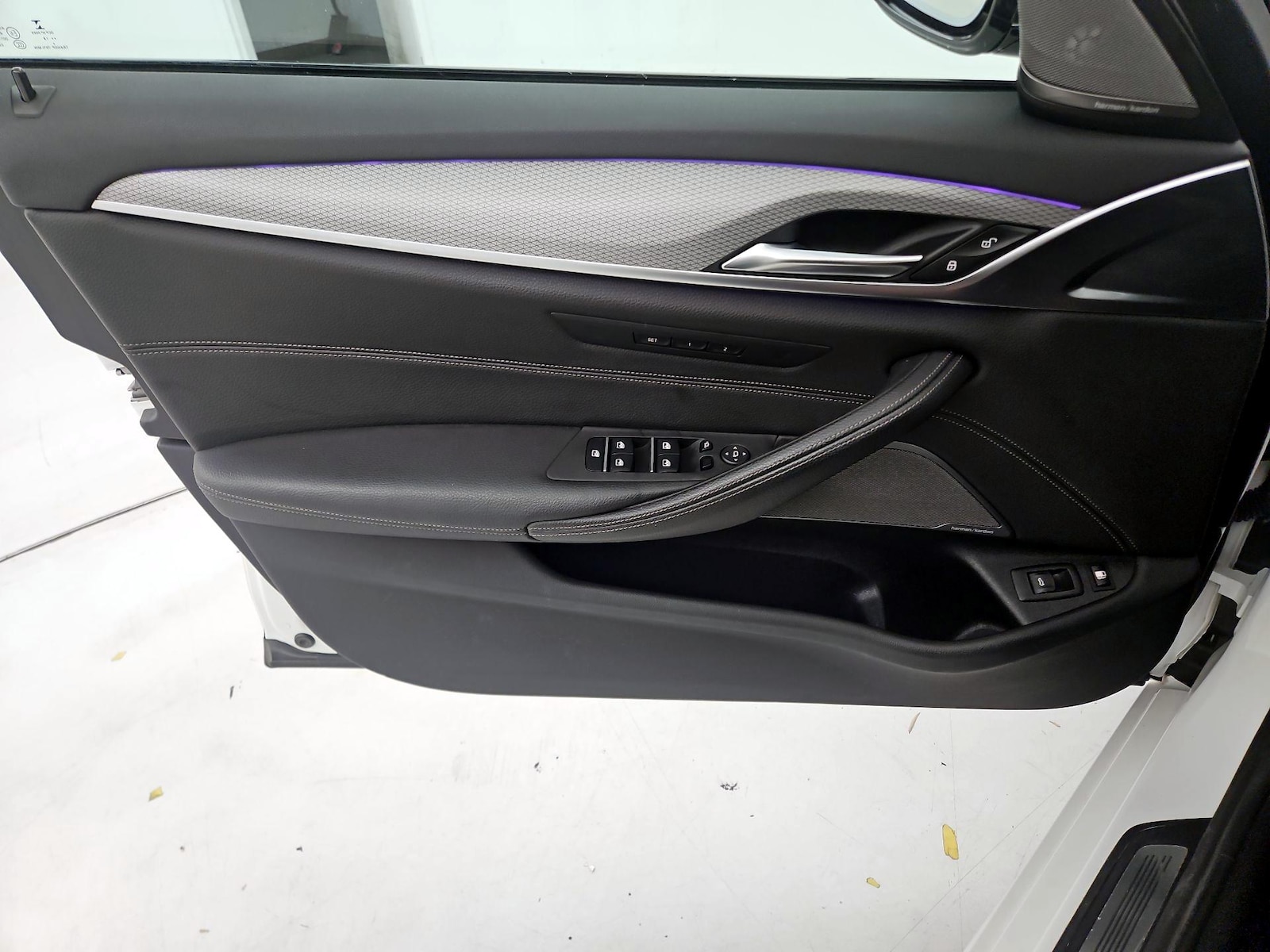 2019 BMW 5 Series 530e - Photo 13