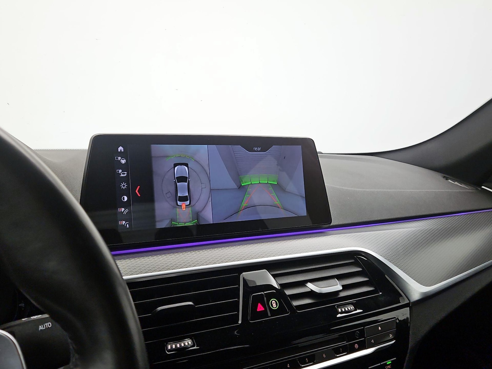 2019 BMW 5 Series 530e - Photo 16