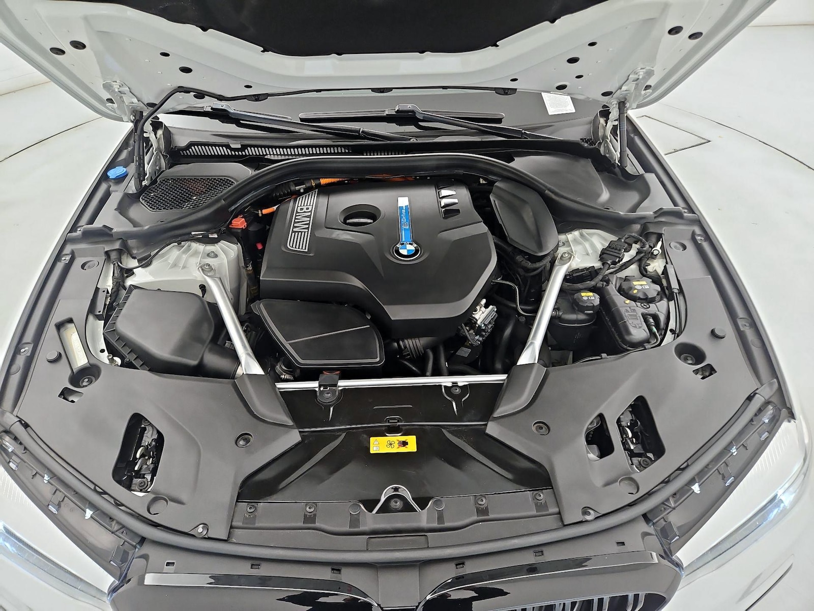 2019 BMW 5 Series 530e - Photo 24