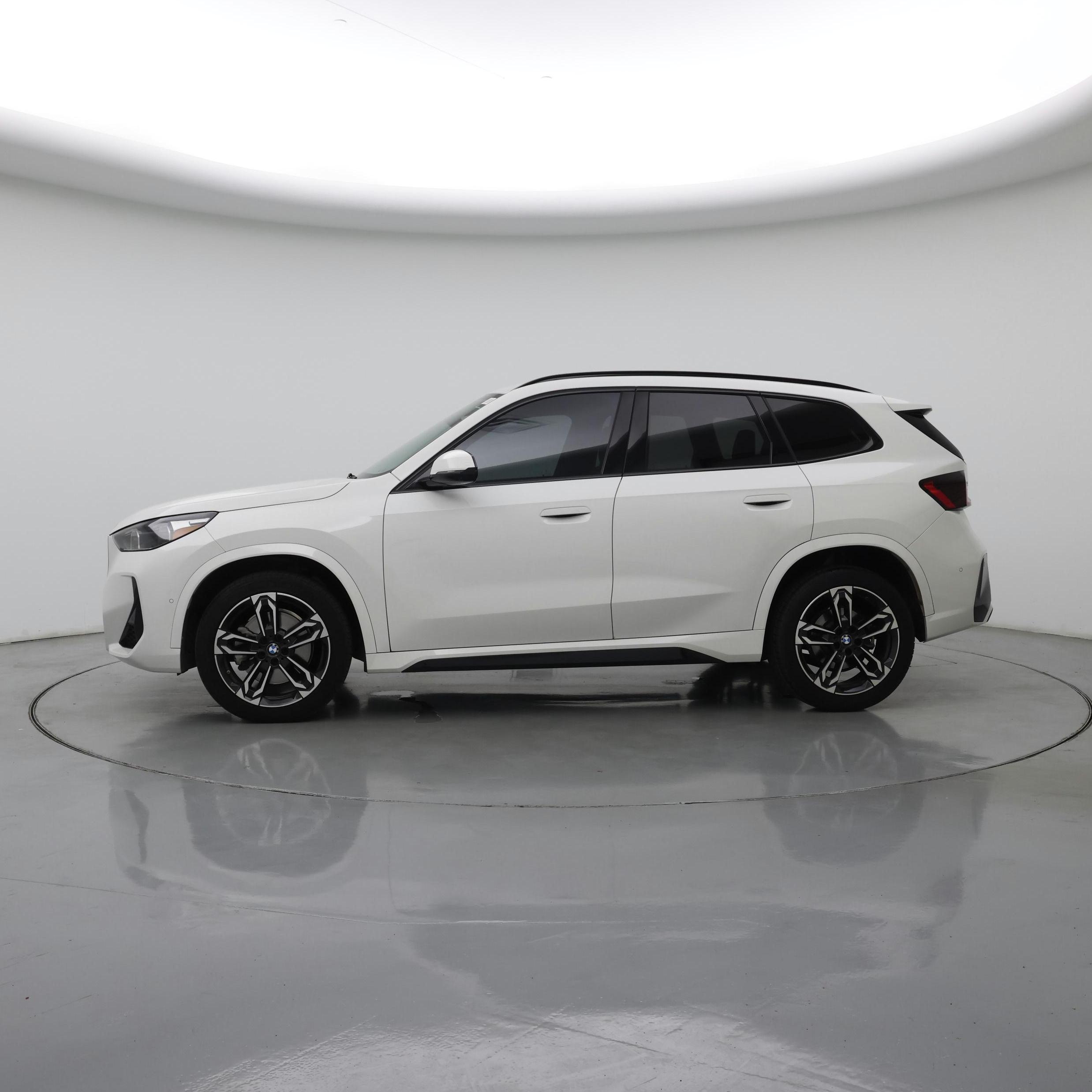 Thumbnail: 2023 BMW X1 - 3