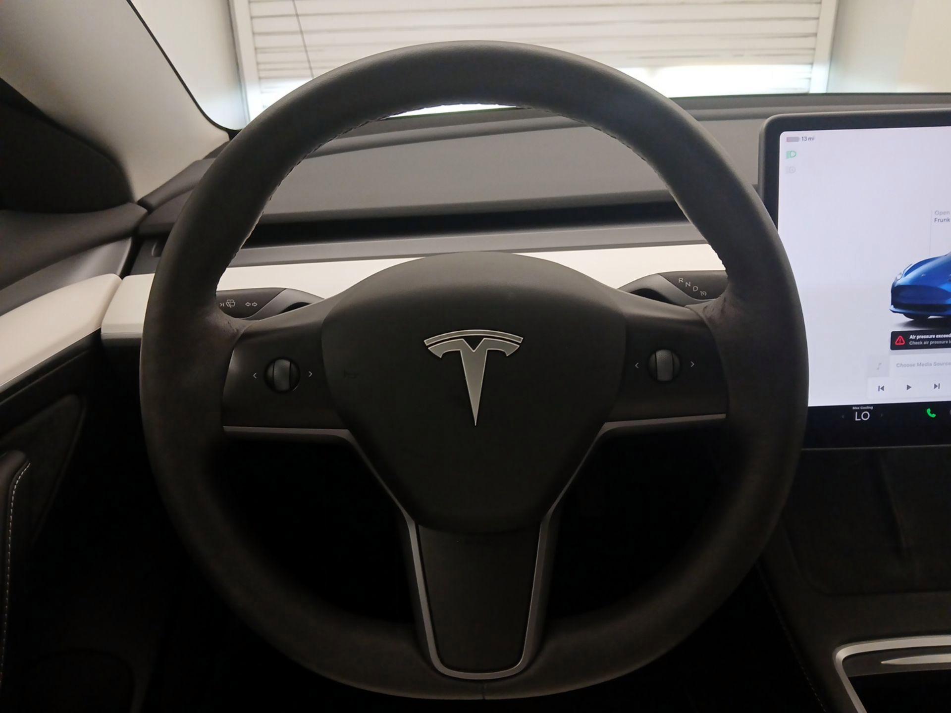 Thumbnail: 2023 Tesla Model 3 - 10