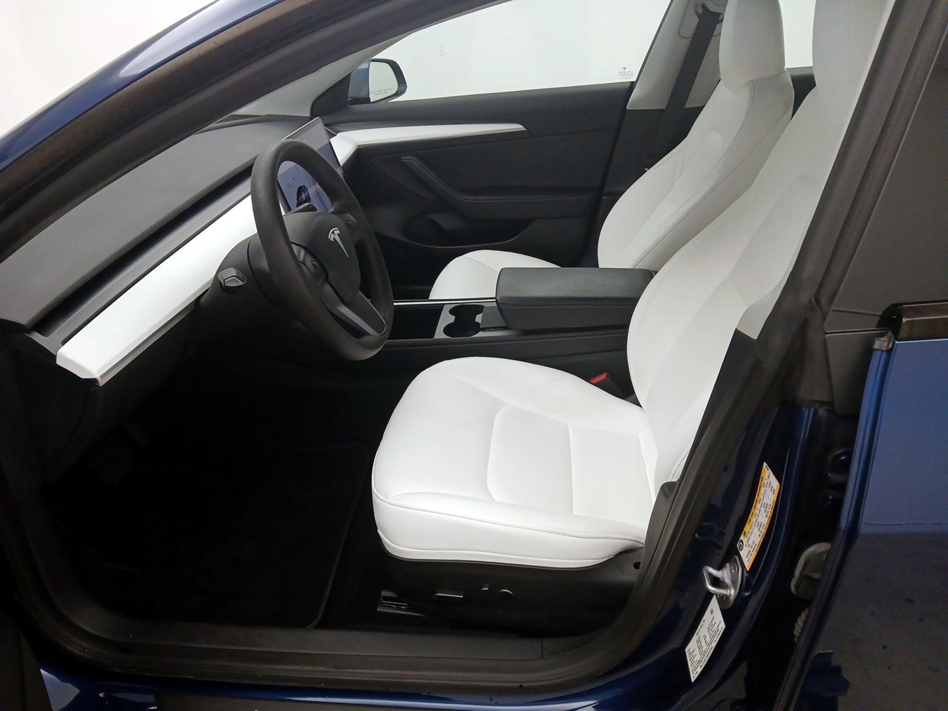 Thumbnail: 2023 Tesla Model 3 - 11