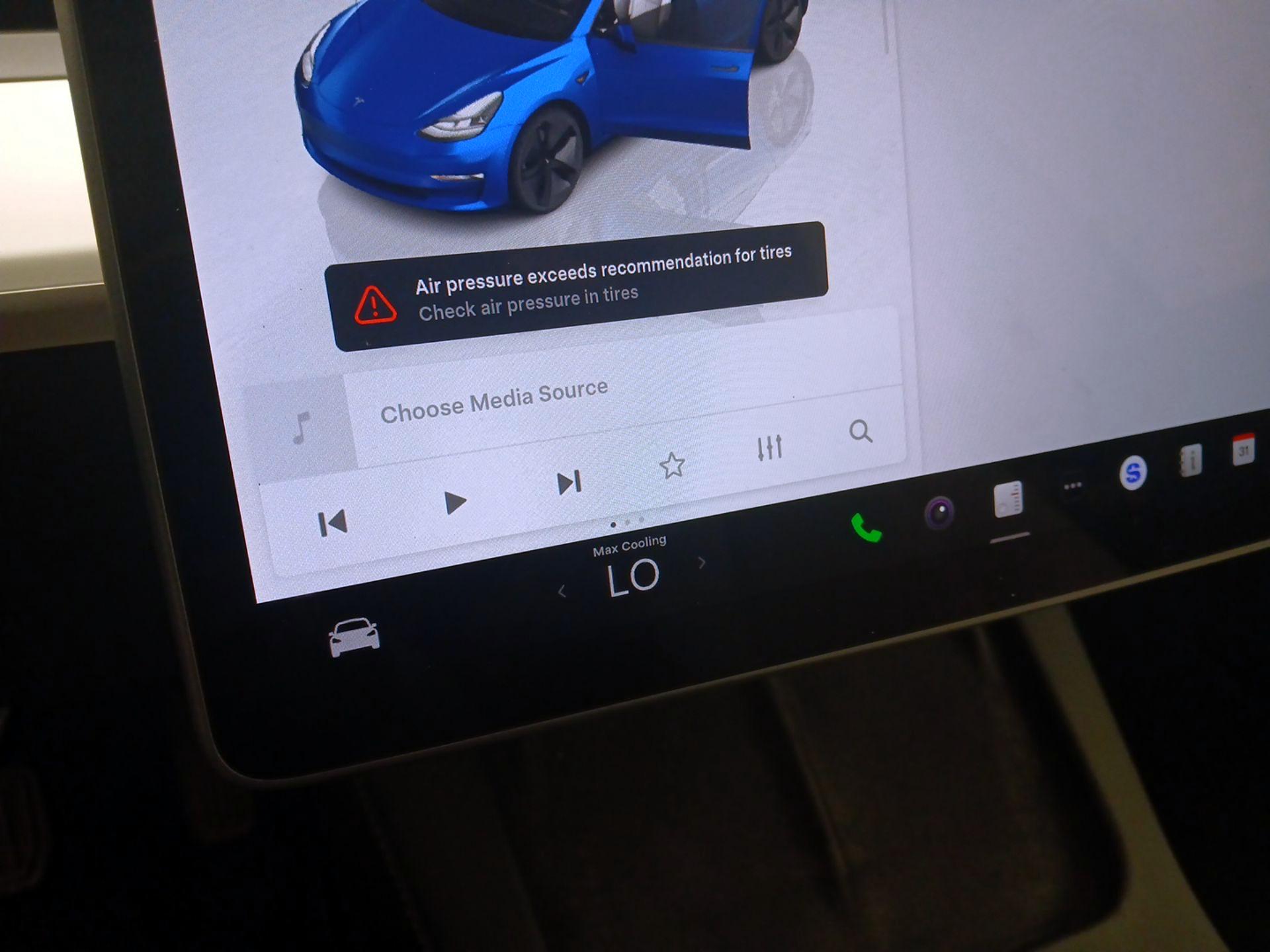 Thumbnail: 2023 Tesla Model 3 - 15