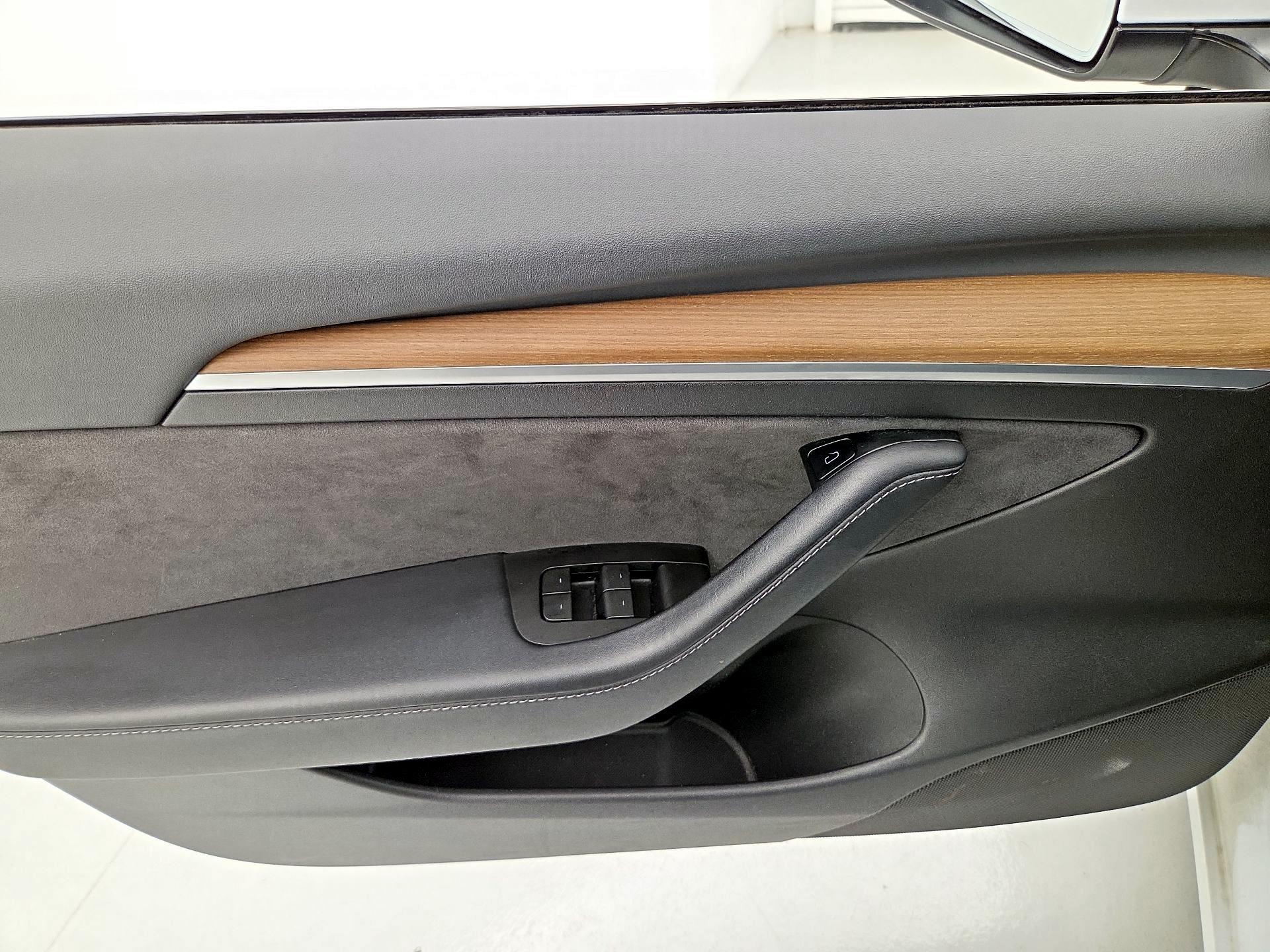 Thumbnail: 2021 Tesla Model 3 - 12