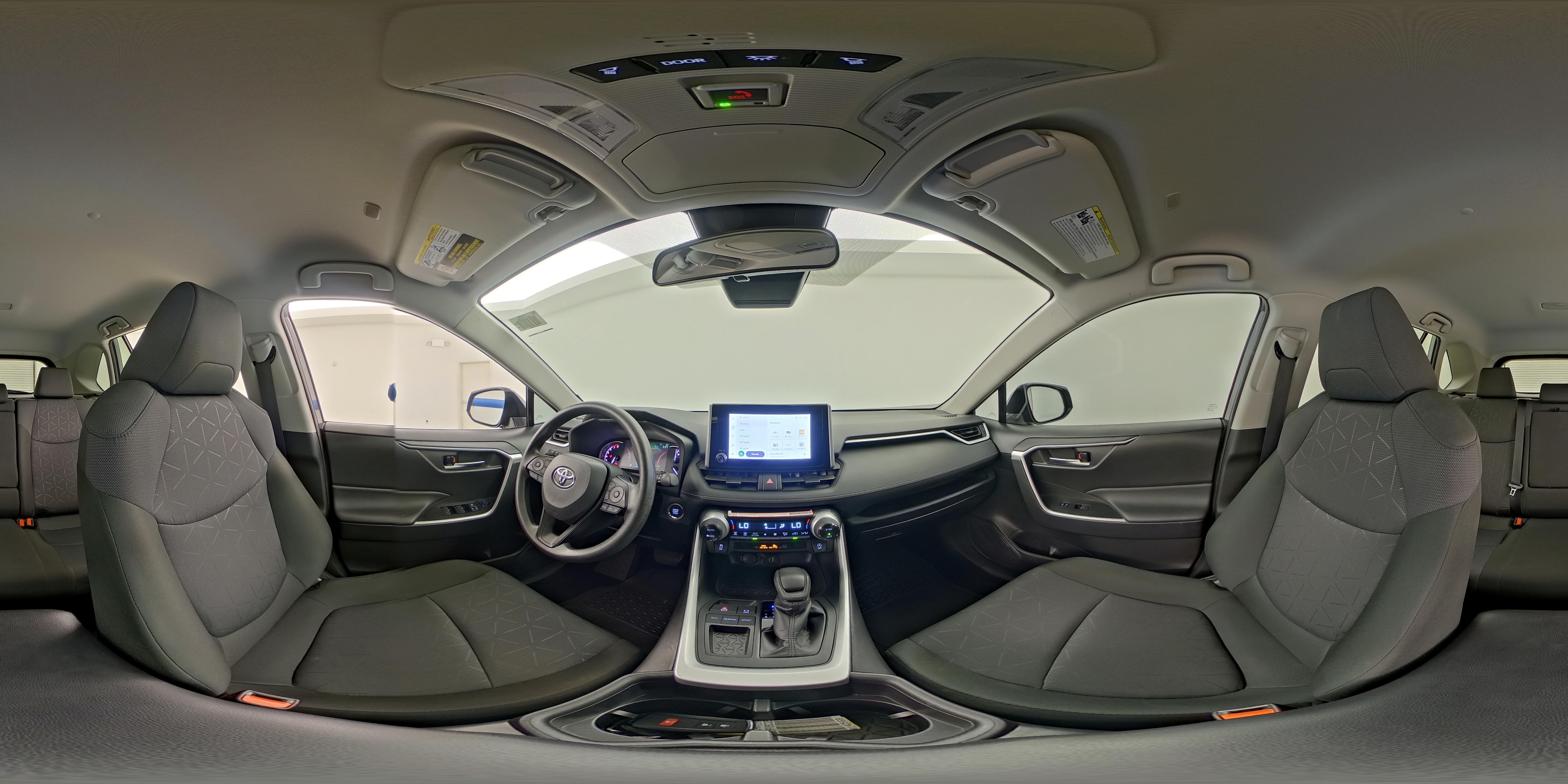 2025 Toyota RAV4 XLE - Photo 23