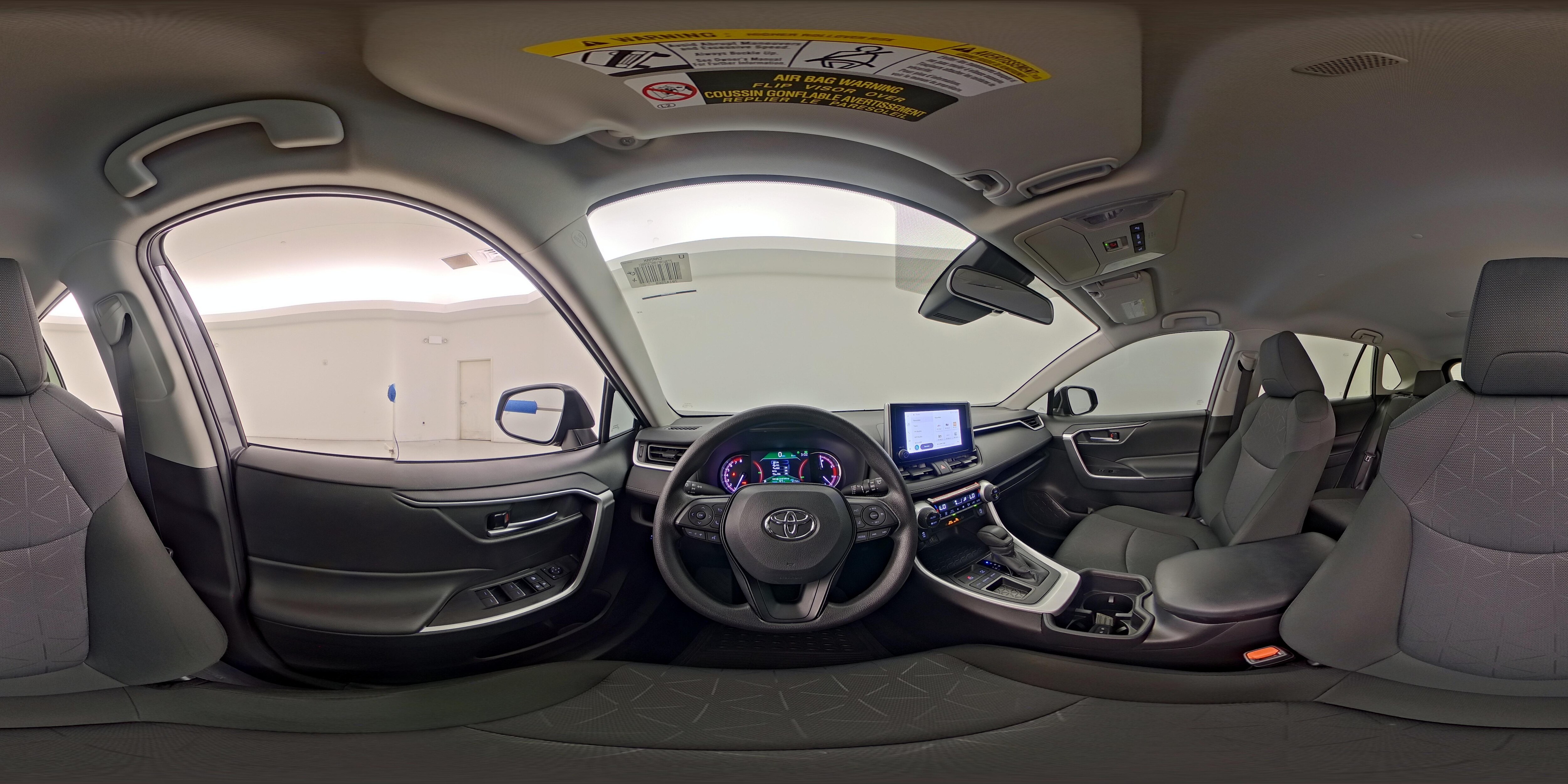 2025 Toyota RAV4 XLE - Photo 25