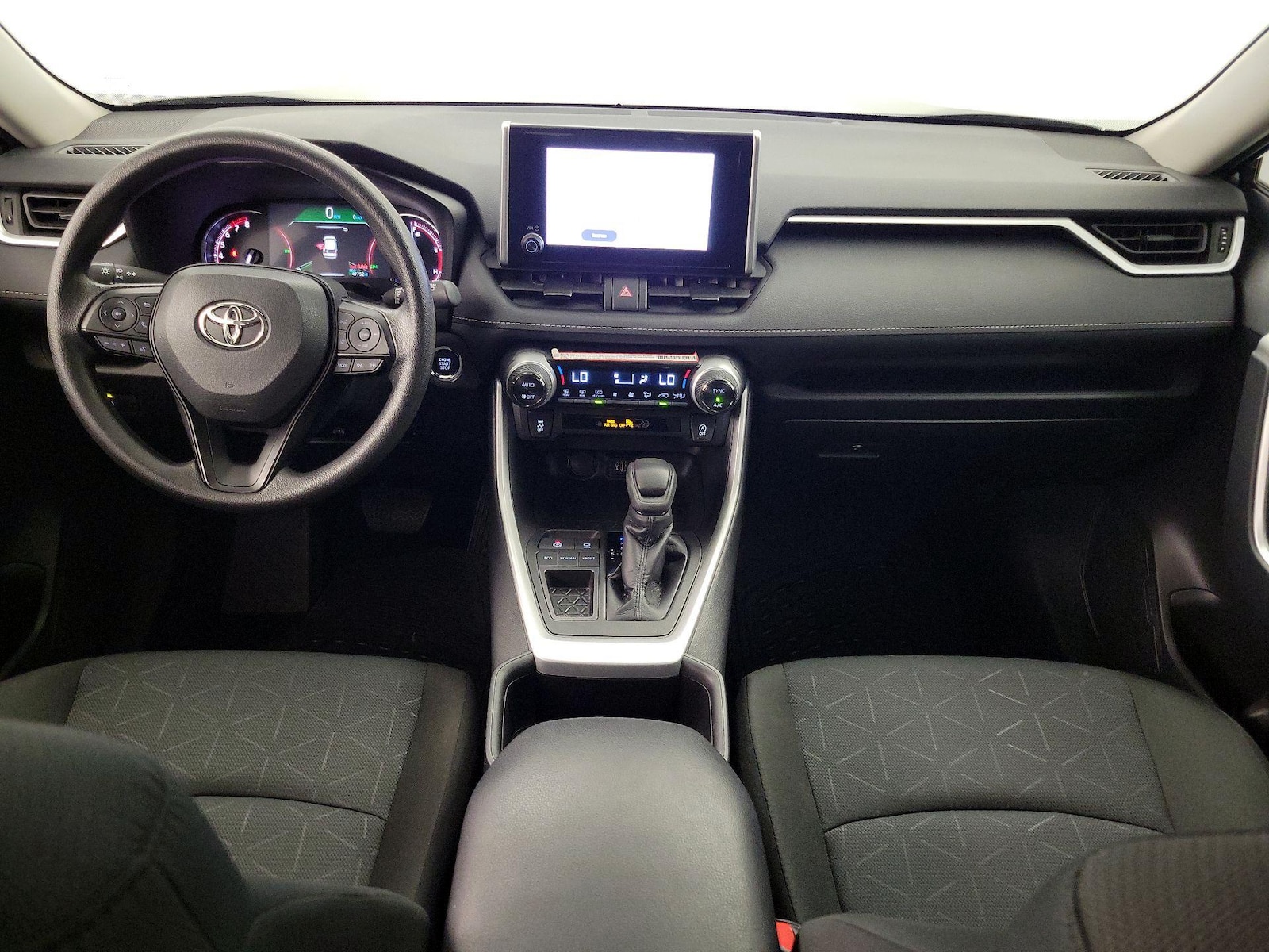 2025 Toyota RAV4 XLE - Photo 10