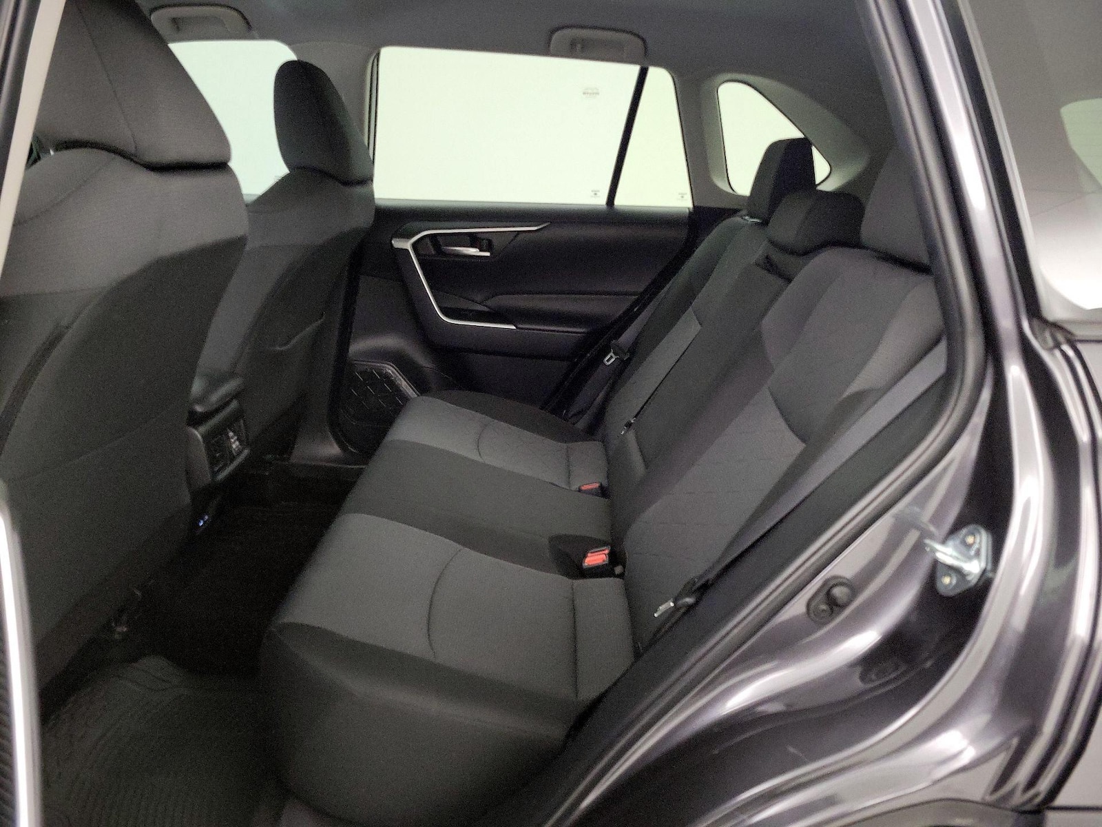 2025 Toyota RAV4 XLE - Photo 19