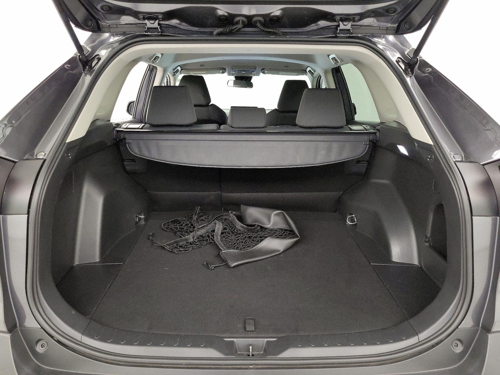 2025 Toyota RAV4 XLE - Photo 20