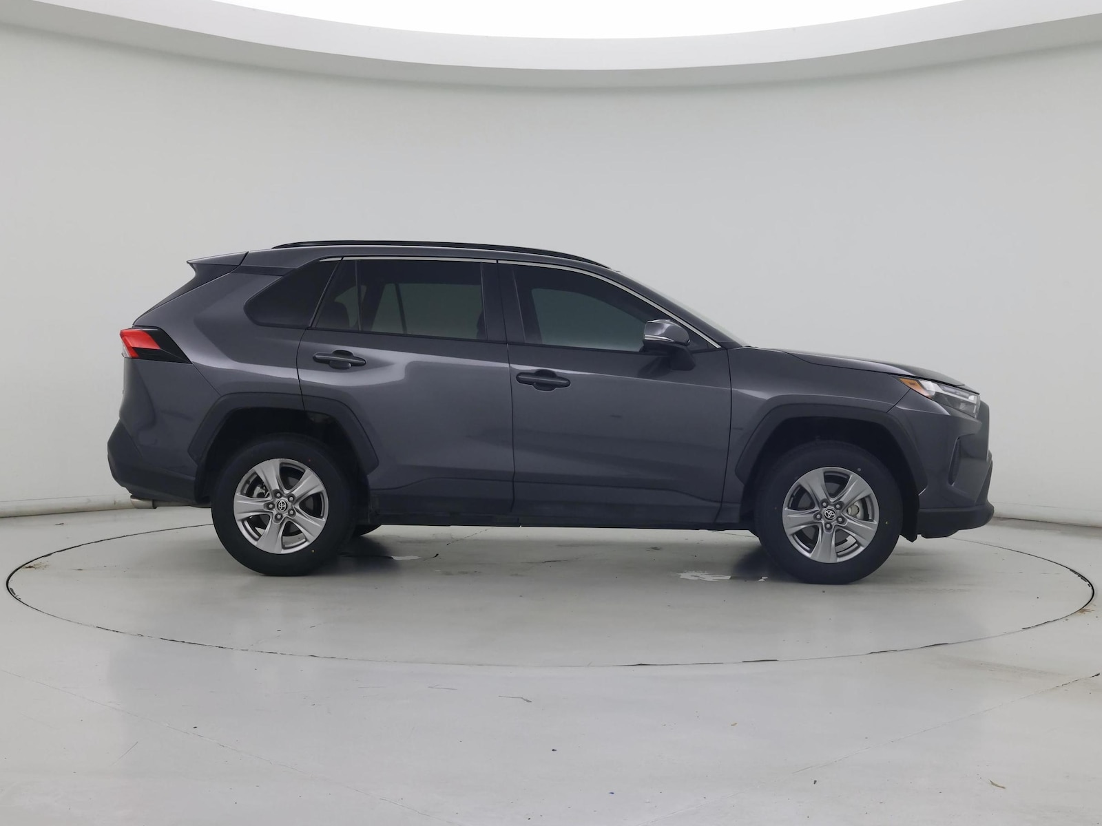2025 Toyota RAV4 XLE - Photo 8