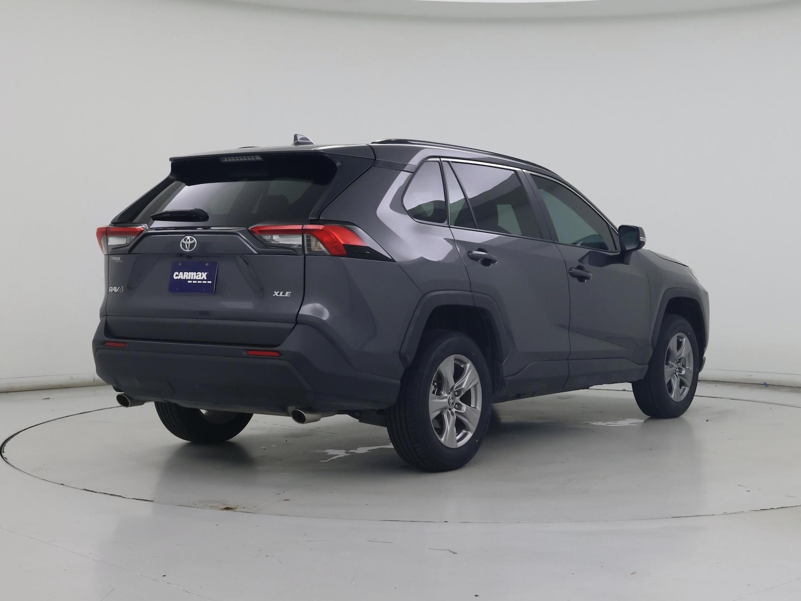 2025 Toyota RAV4 XLE - Photo 9